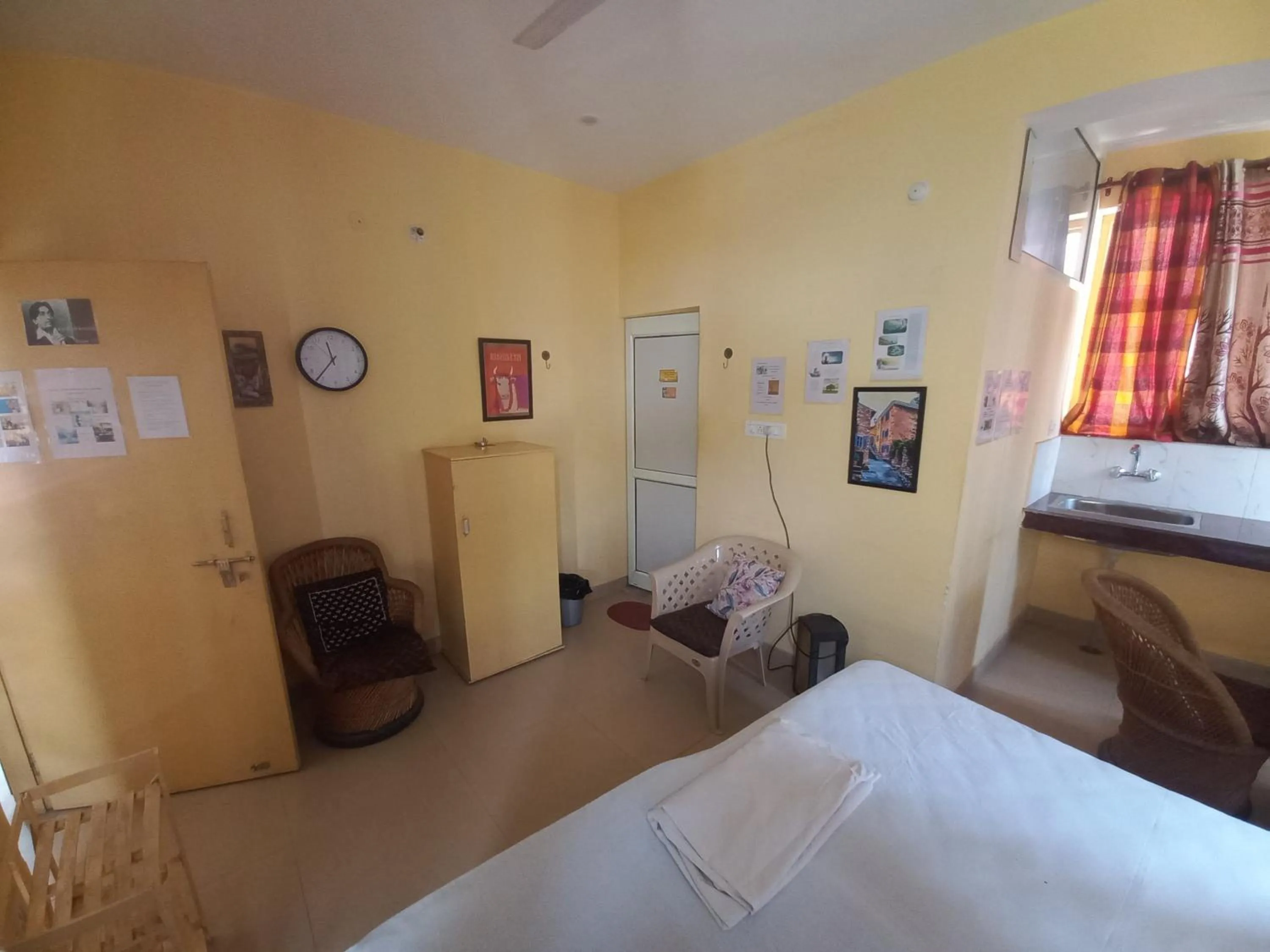 Kitchen or kitchenette, Bed in Devi music ashram