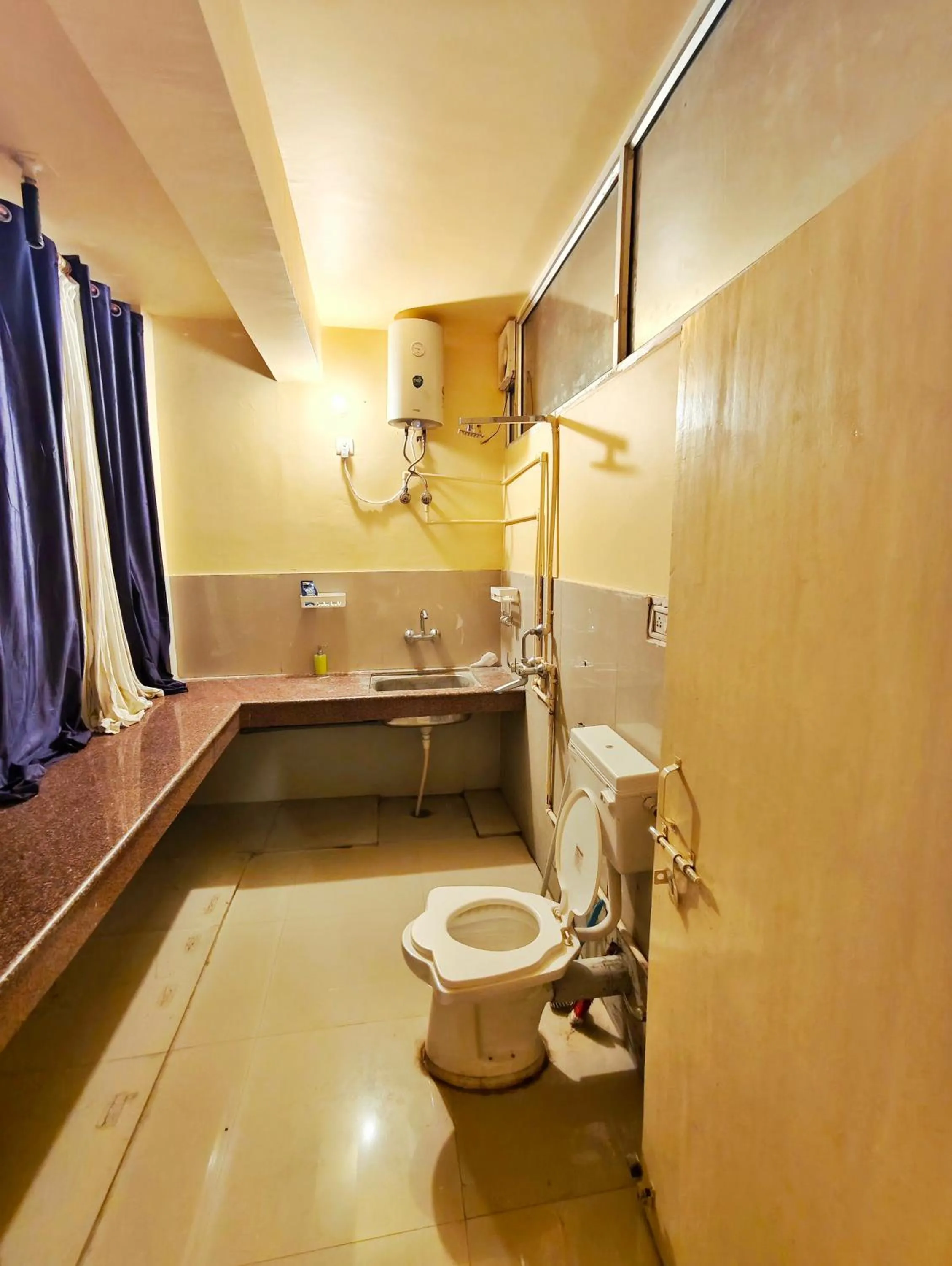 Shower in Devi music ashram