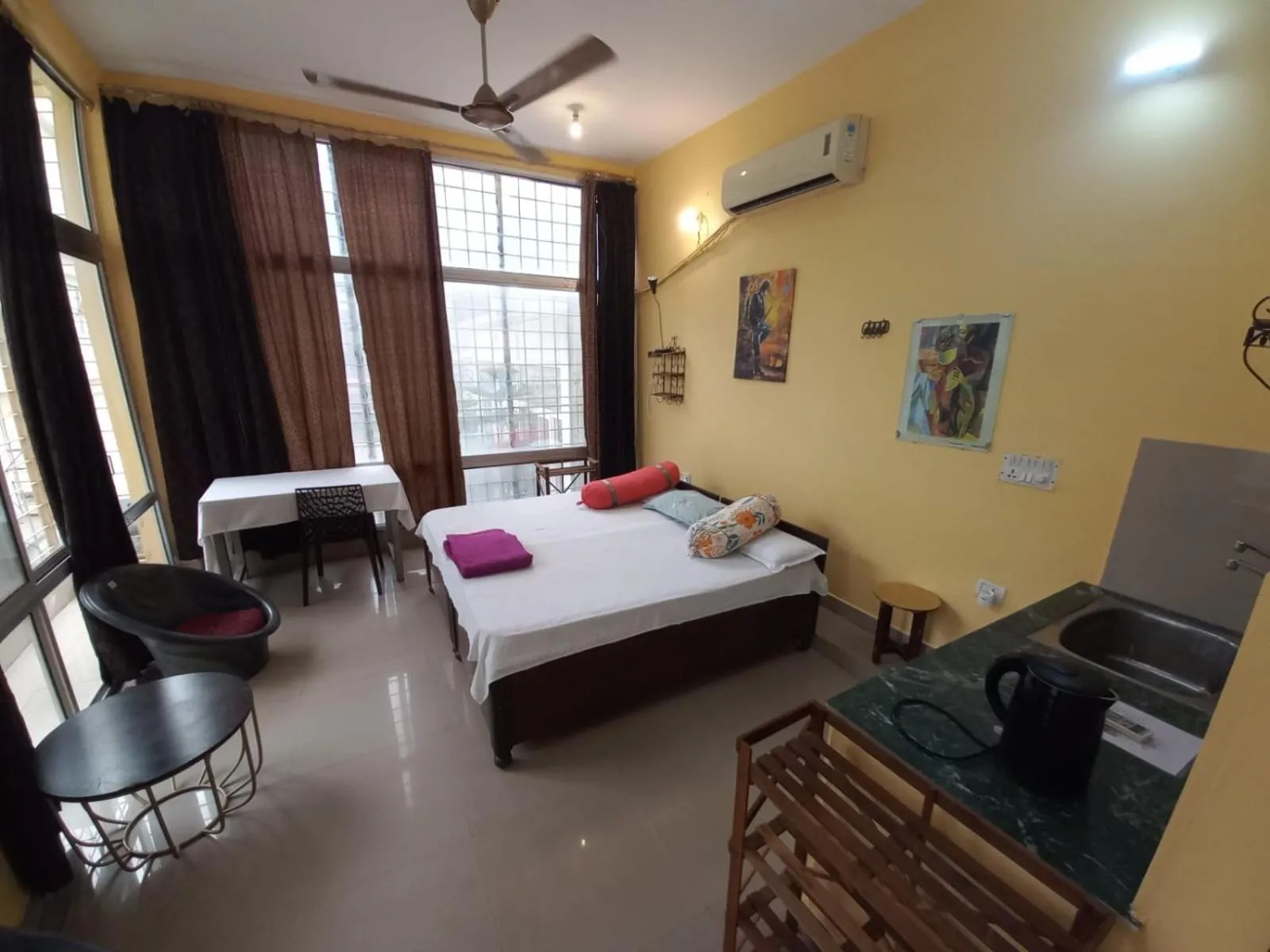 Photo of the whole room, Bed in Devi music ashram