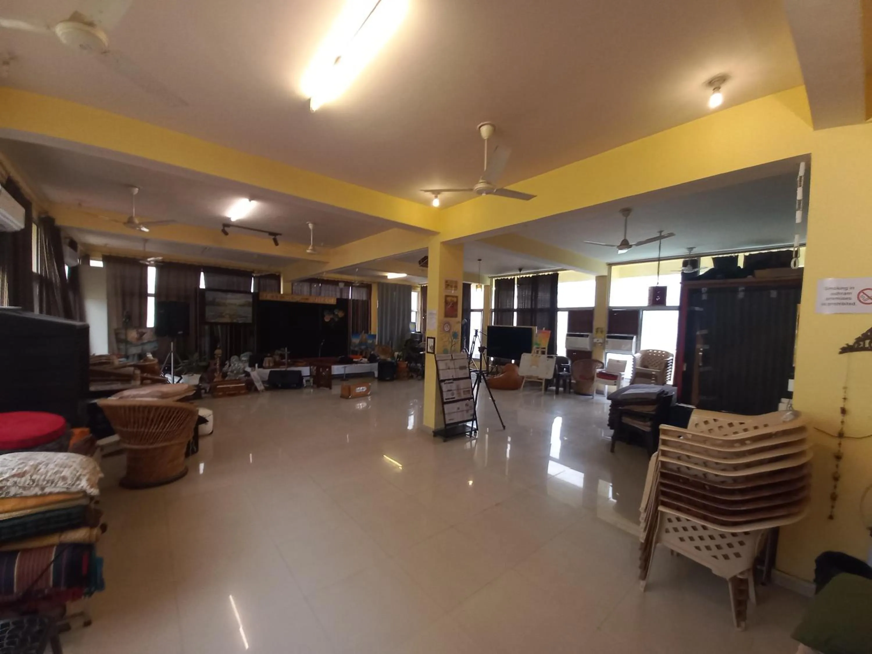Communal lounge/ TV room in Devi music ashram