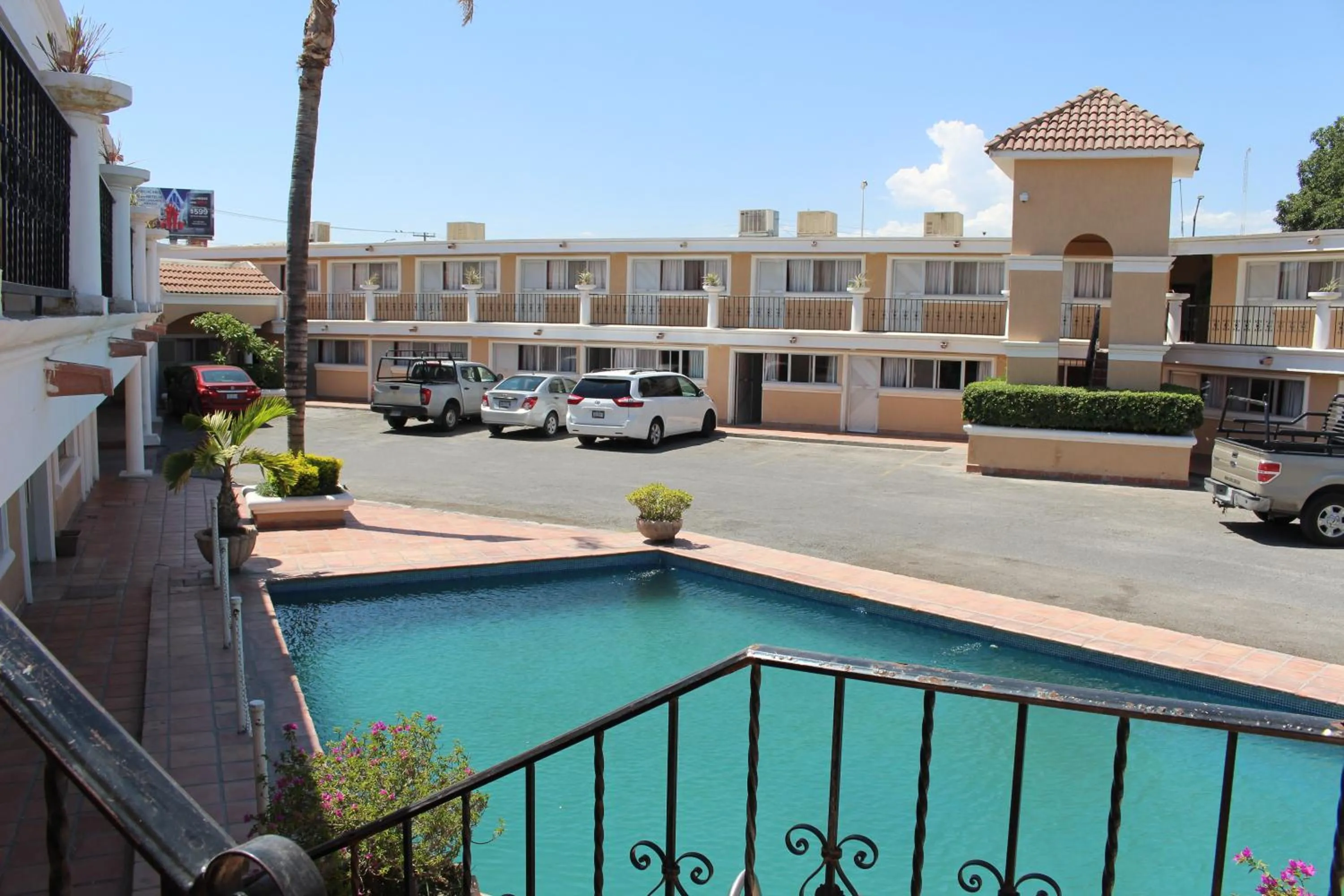Swimming pool in Hotel La Villa