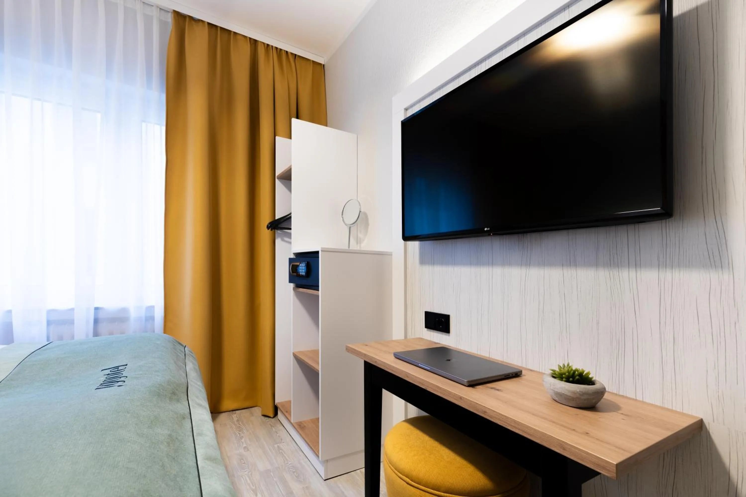 Single Room in Garner Hotel Cologne - Engelbertz by IHG