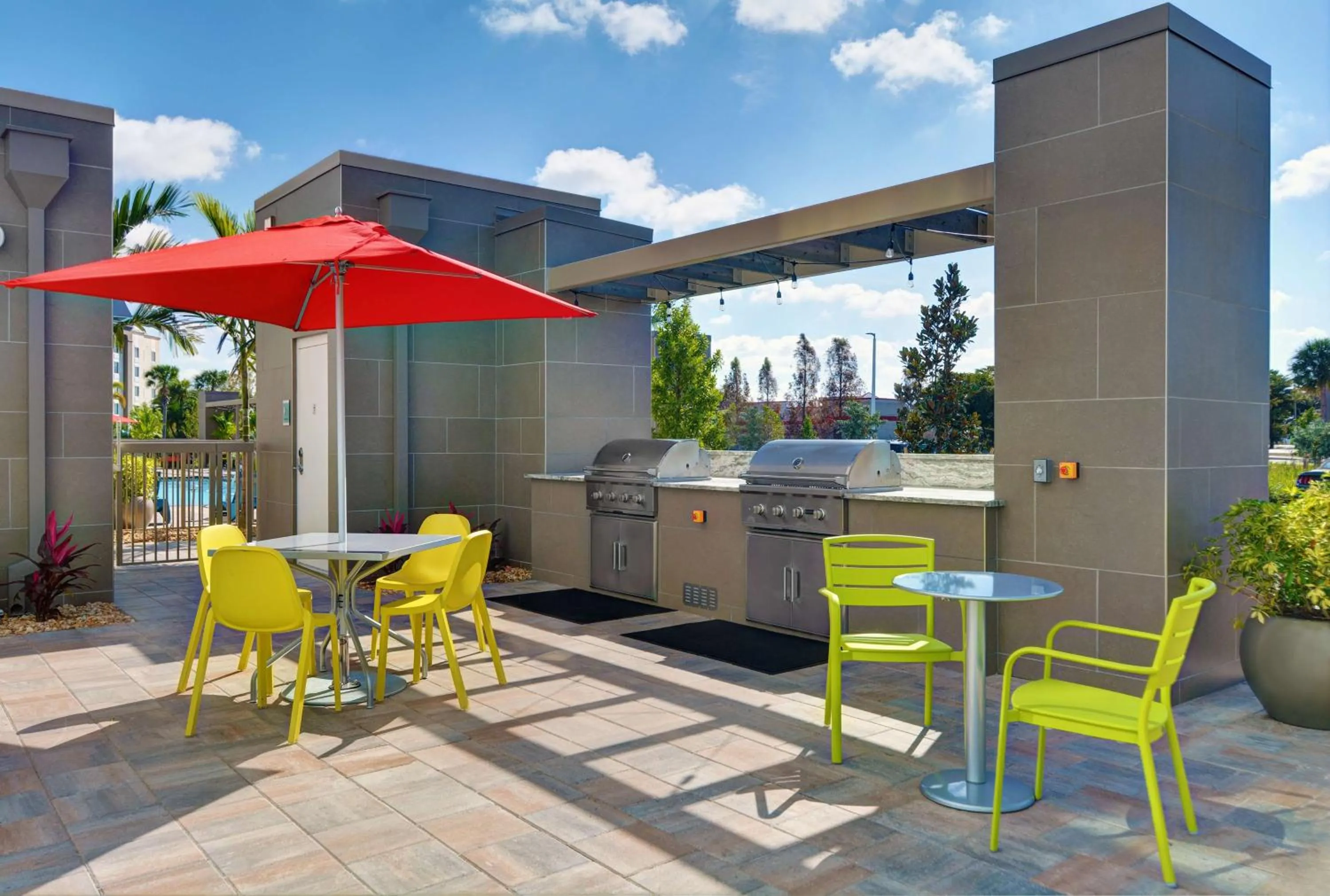 Dining area in Home2 Suites by Hilton Fort Myers Colonial Blvd