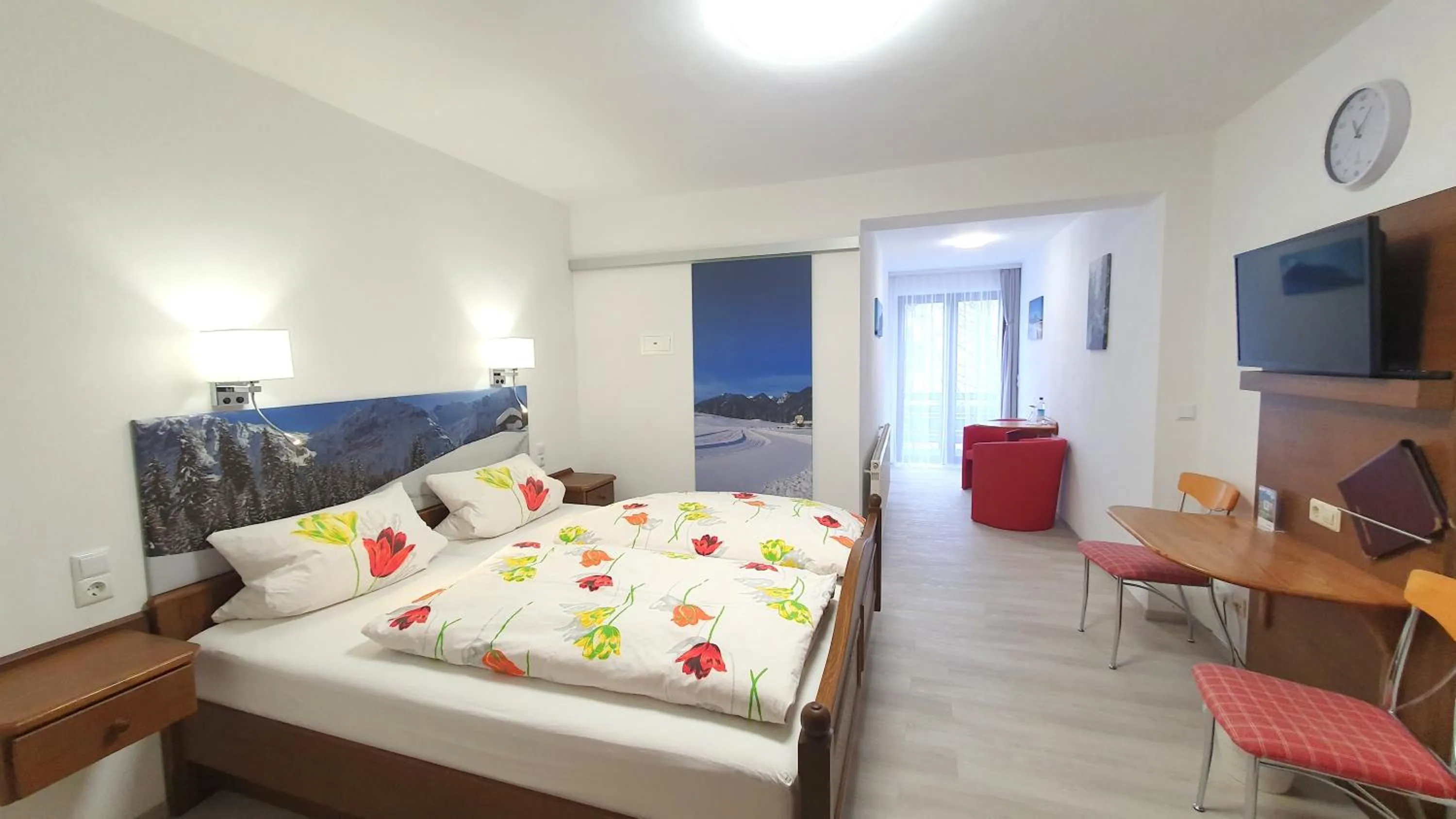 Bed in Hotel Garni Haus Alpine - Chiemgau Karte inkl