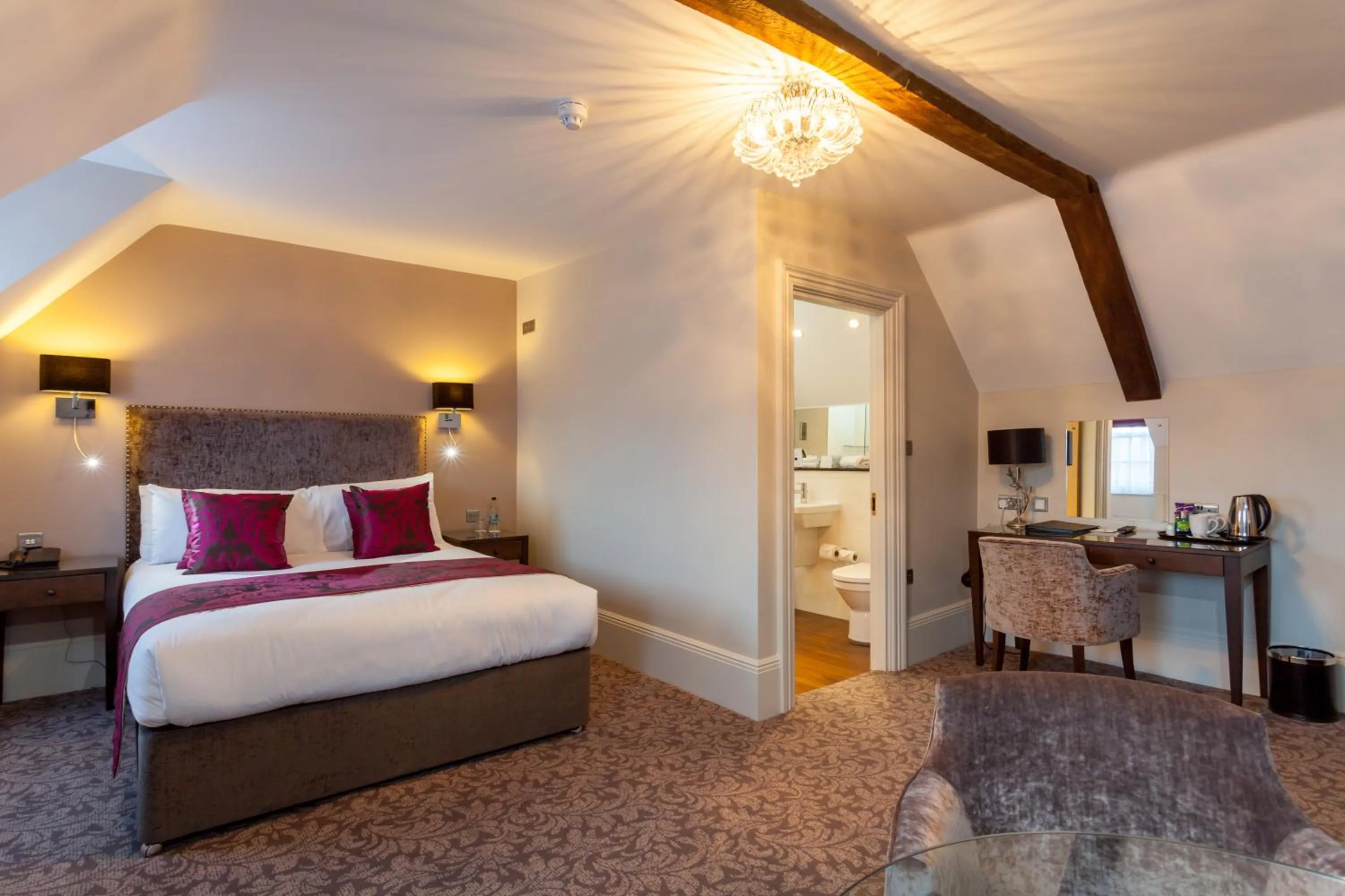 TV and multimedia, Bed in Barton Hall Hotel & Spa