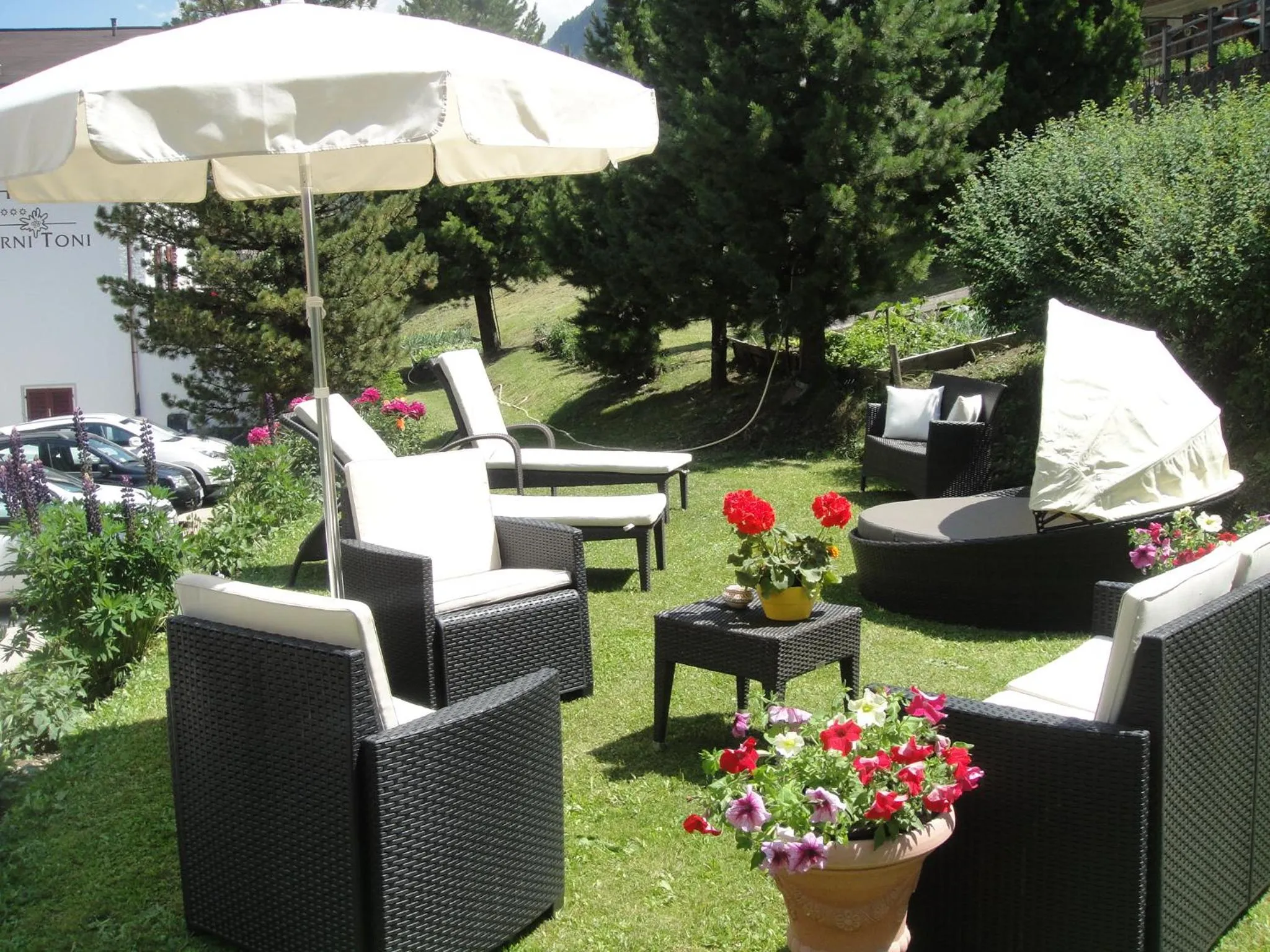 Decorative detail in Garni Toni