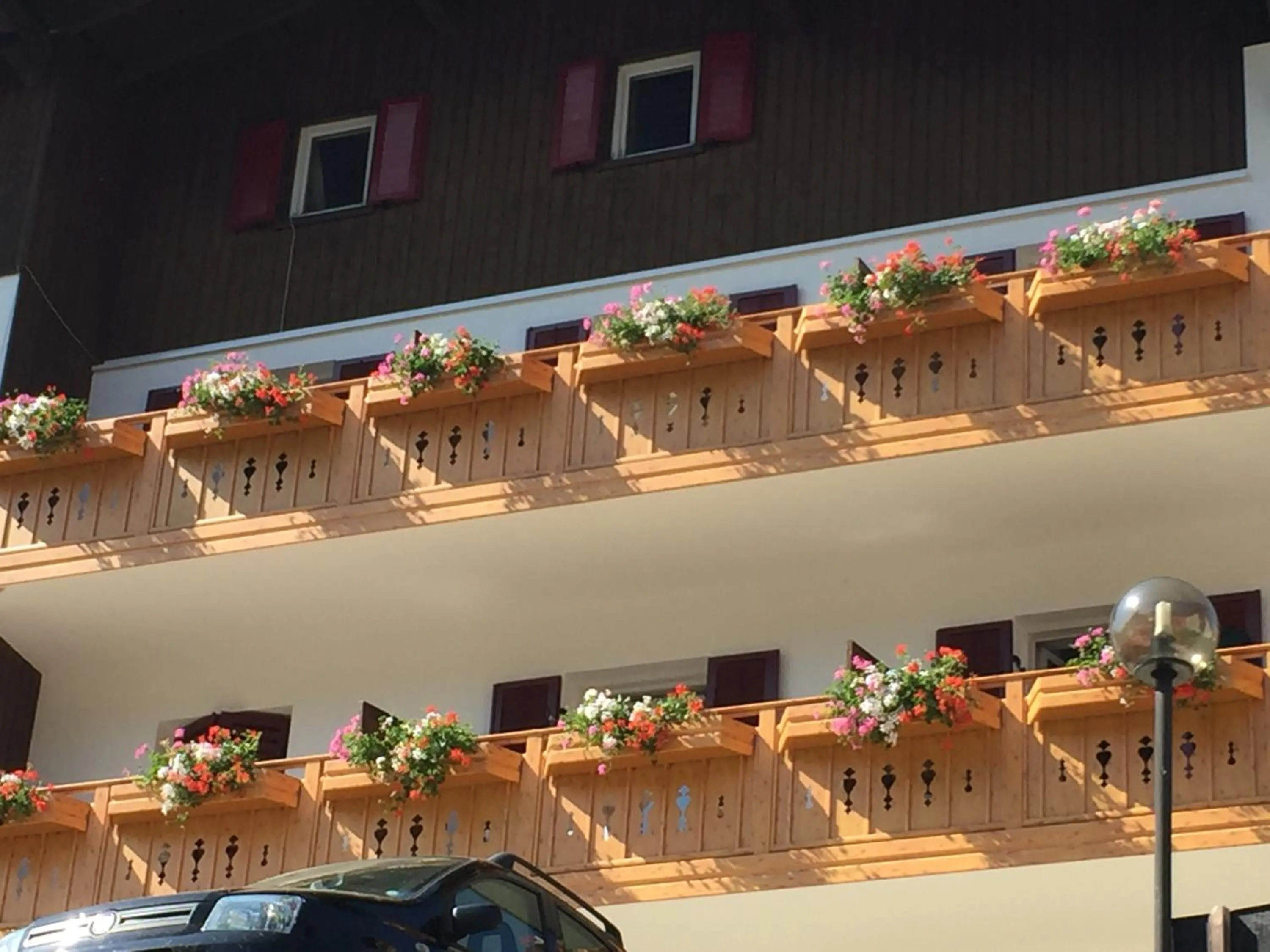 Property building in Garni Toni