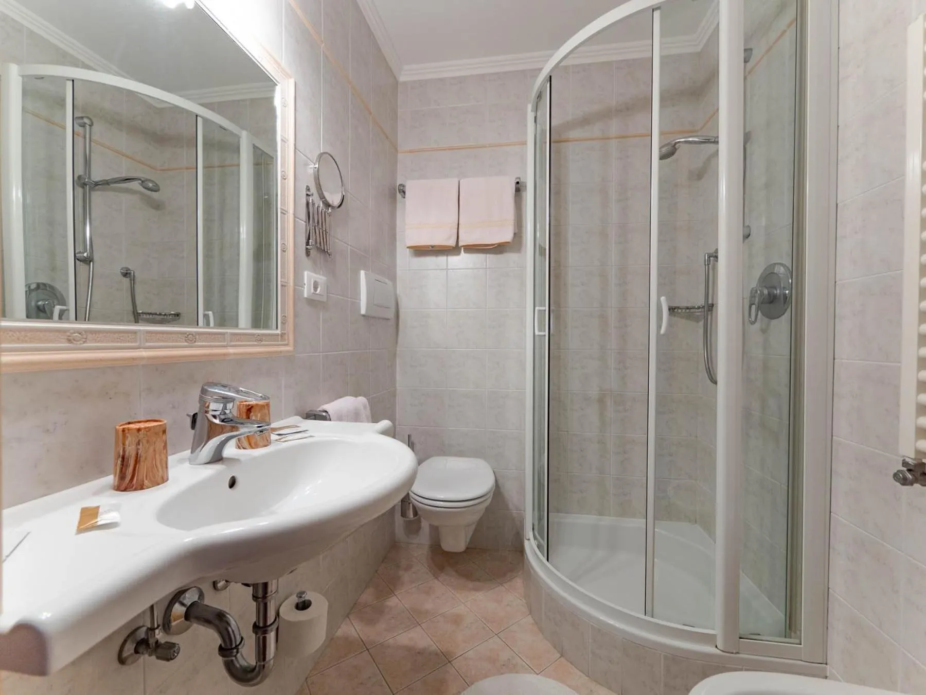 Shower in Garni Toni