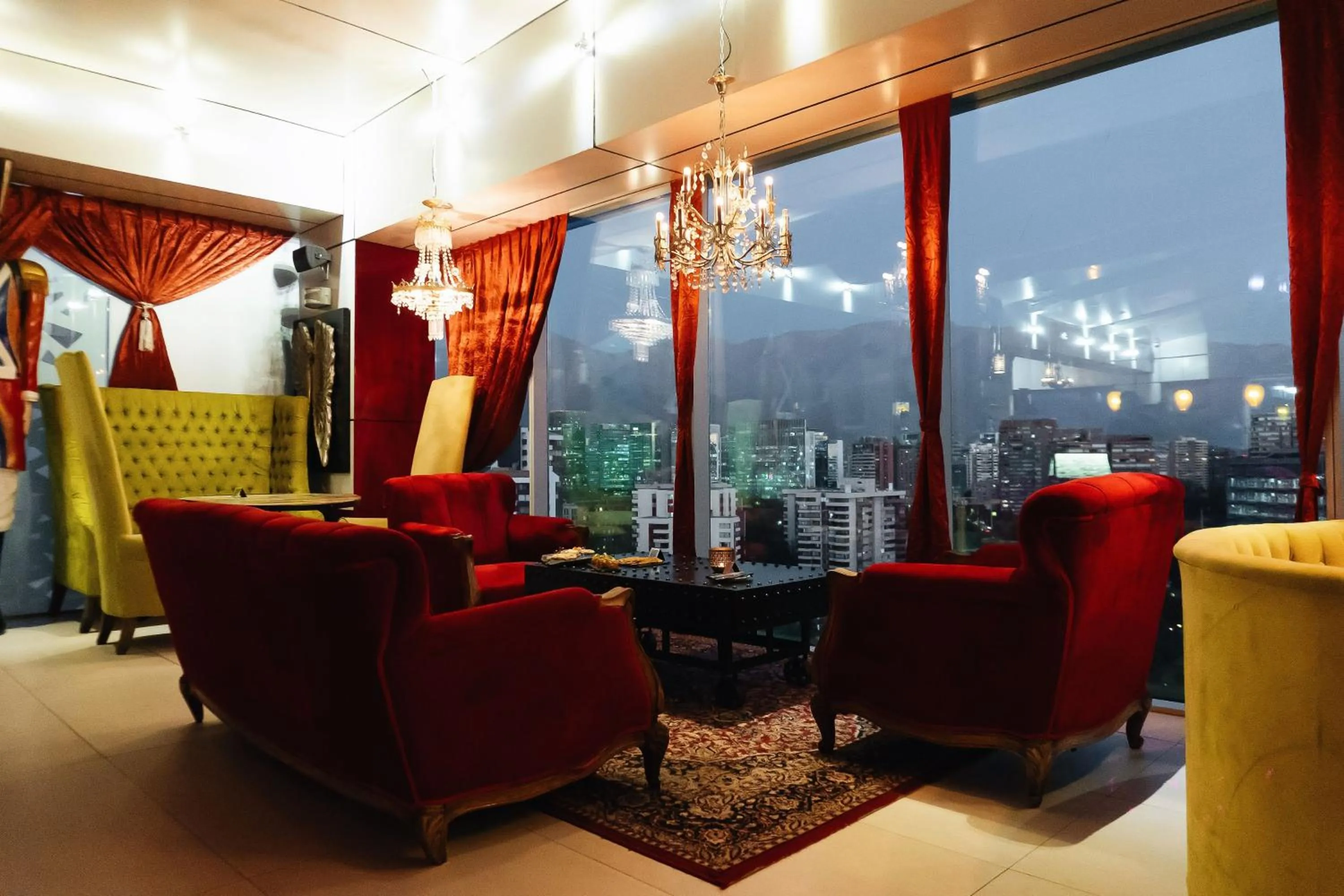 Restaurant/places to eat in Renaissance Santiago by Marriott