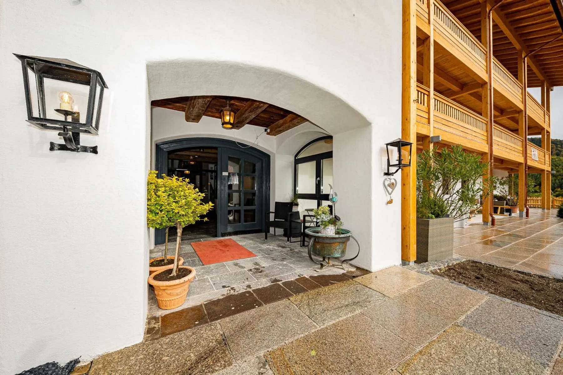 Property building in Berghotel & Chalets Adersberg Chiemgau Card kostenfrei