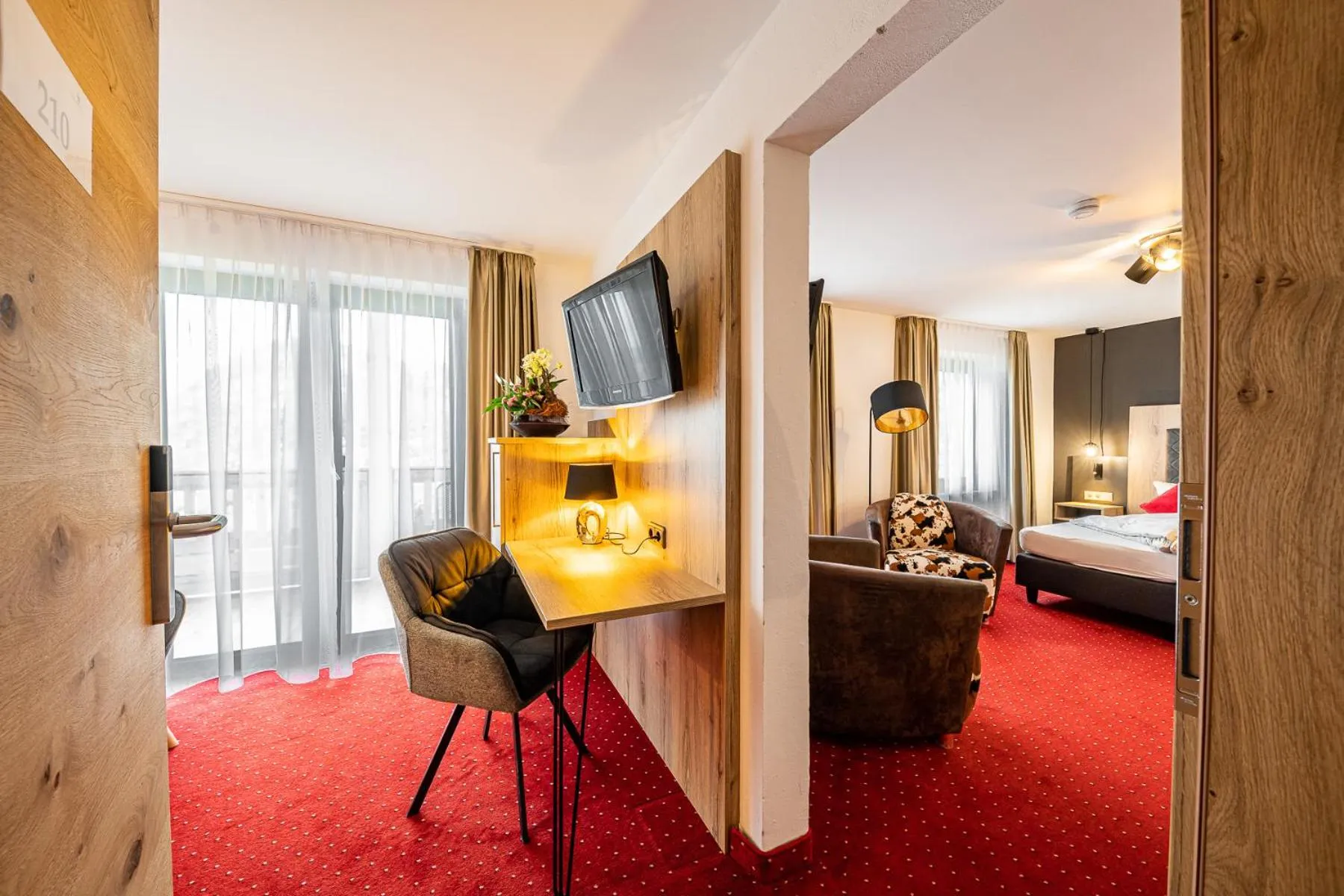 Bed in Berghotel & Chalets Adersberg Chiemgau Card kostenfrei