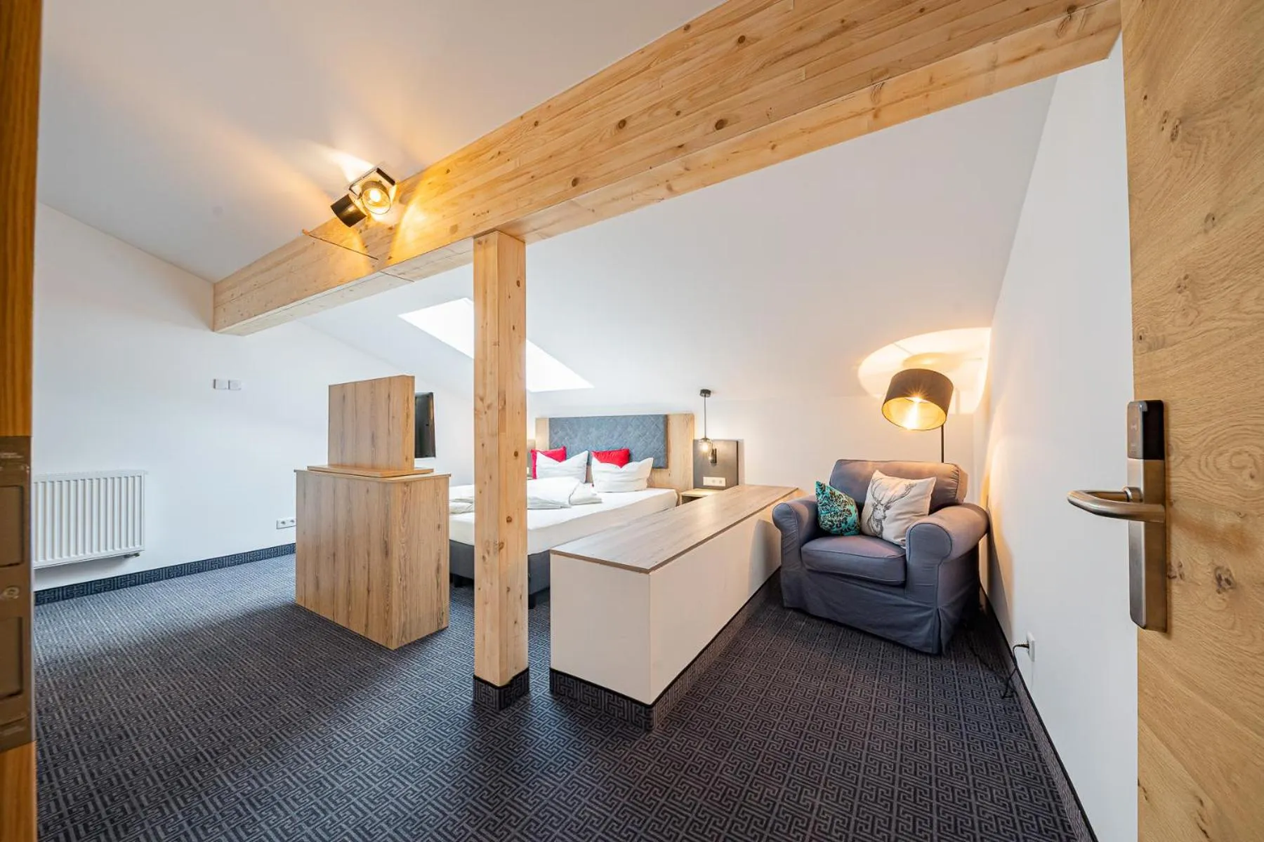 Photo of the whole room, Bed in Berghotel & Chalets Adersberg Chiemgau Card kostenfrei