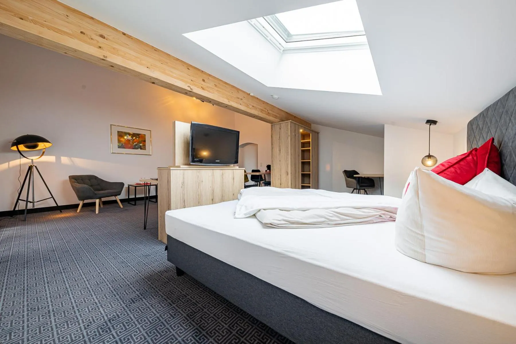 Photo of the whole room, Bed in Berghotel & Chalets Adersberg Chiemgau Card kostenfrei