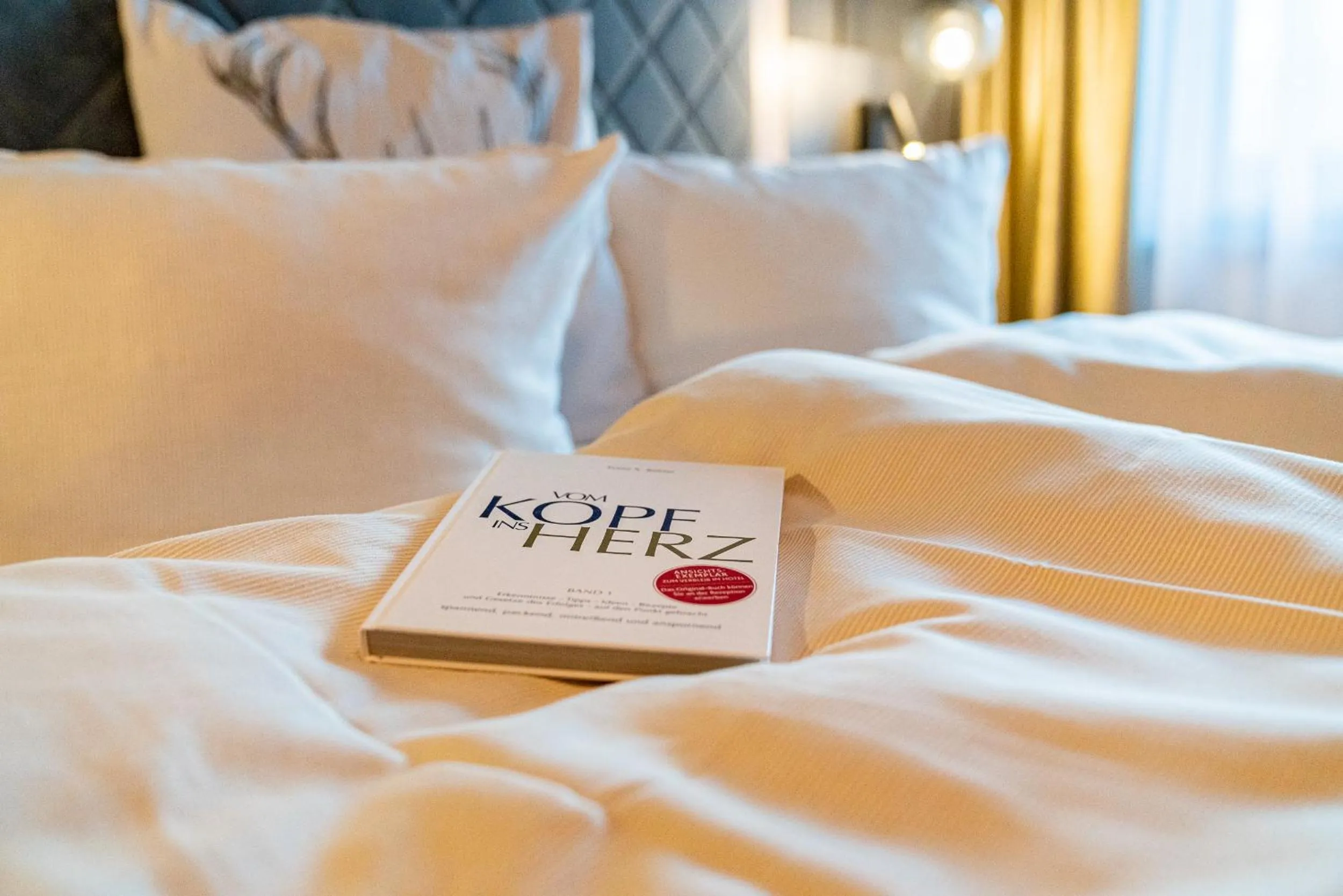 Bed in Berghotel & Chalets Adersberg Chiemgau Card kostenfrei