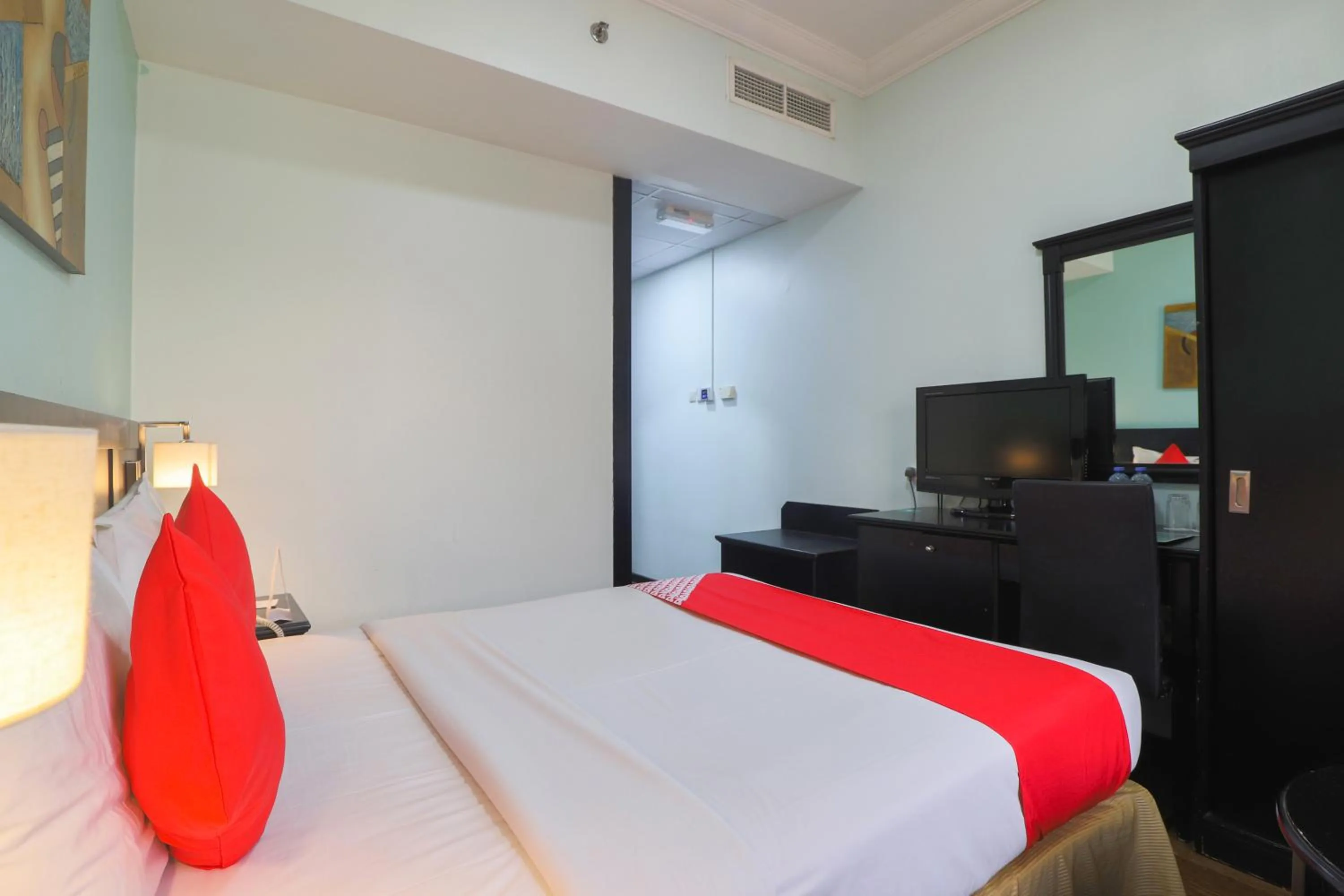 Bedroom, Bed in Eureka Hotel