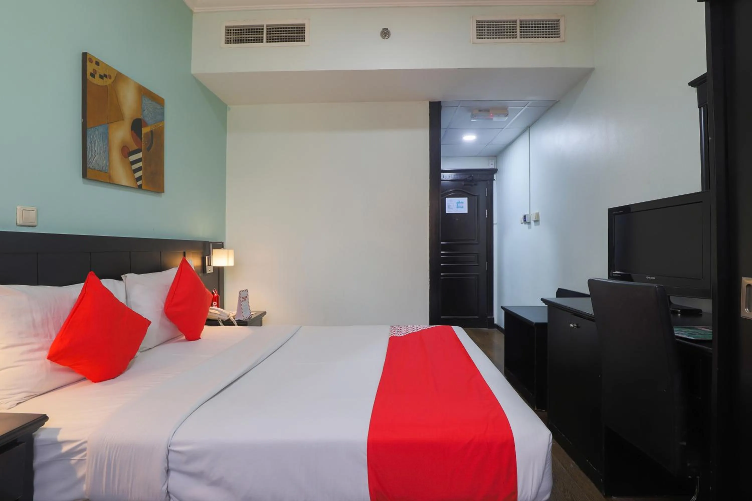 Bedroom, Bed in Eureka Hotel