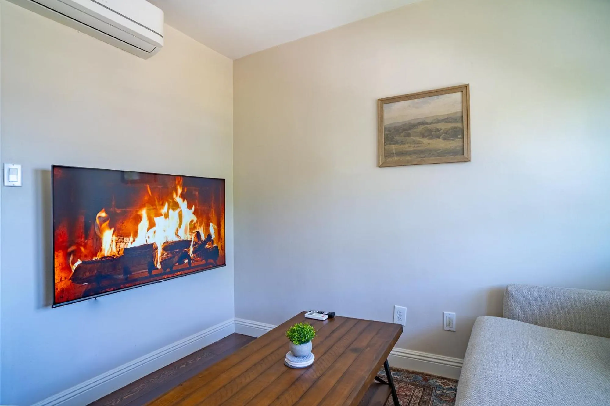 TV and multimedia in Fern House South Park Craftsman