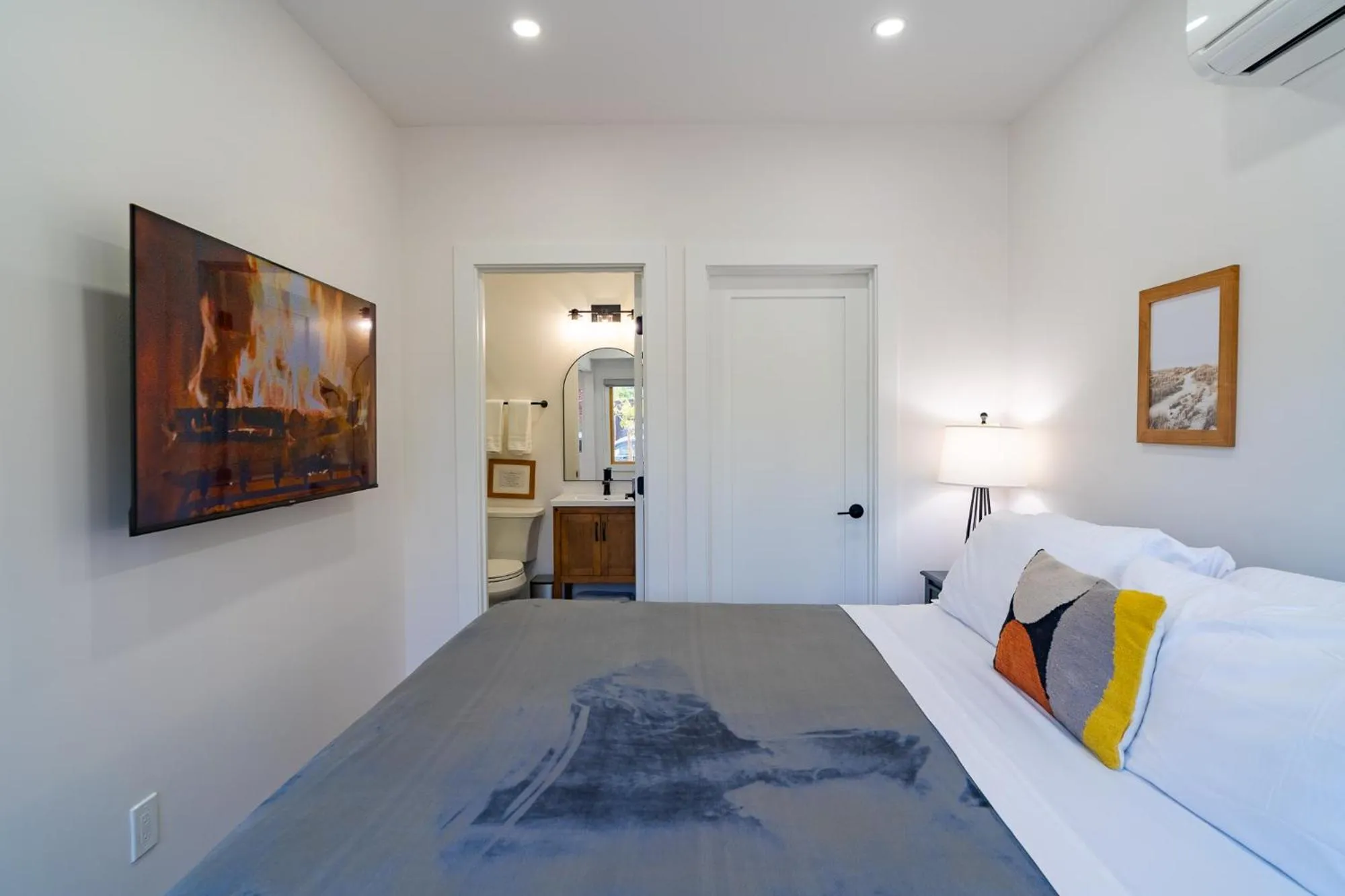 Bed in Fern House South Park Craftsman