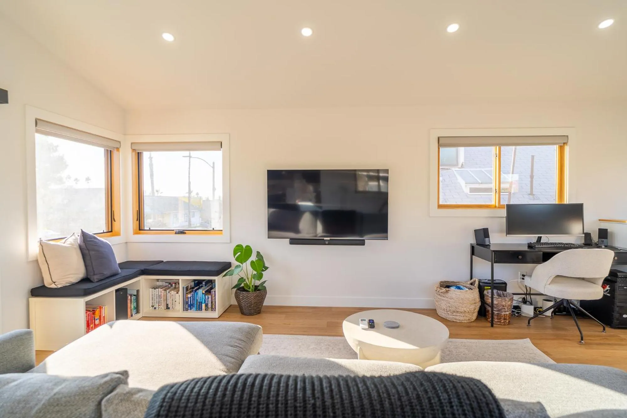 TV and multimedia in Fern House South Park Craftsman