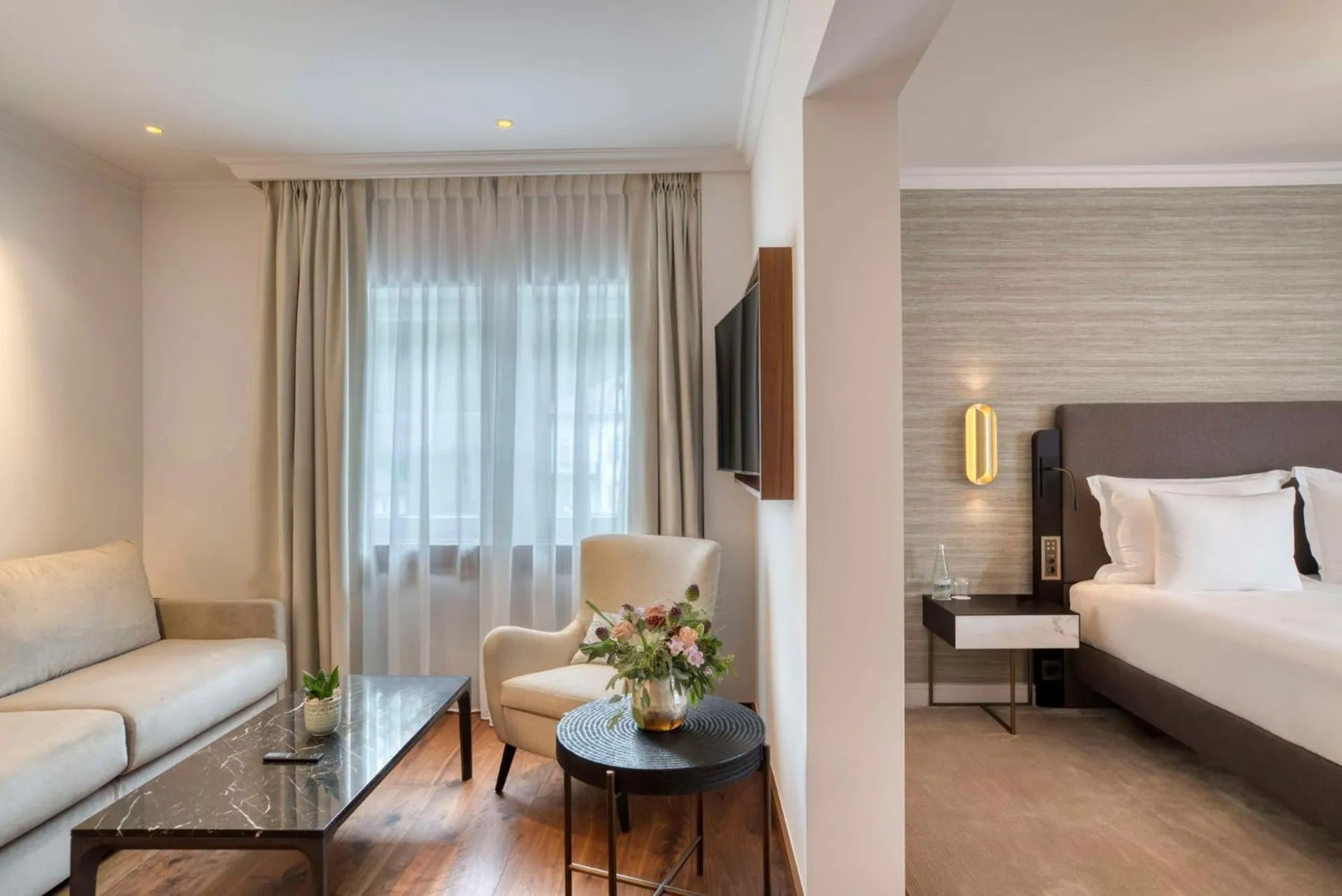 Seating area, Bed in Grand Hotel des Bains Kempinski