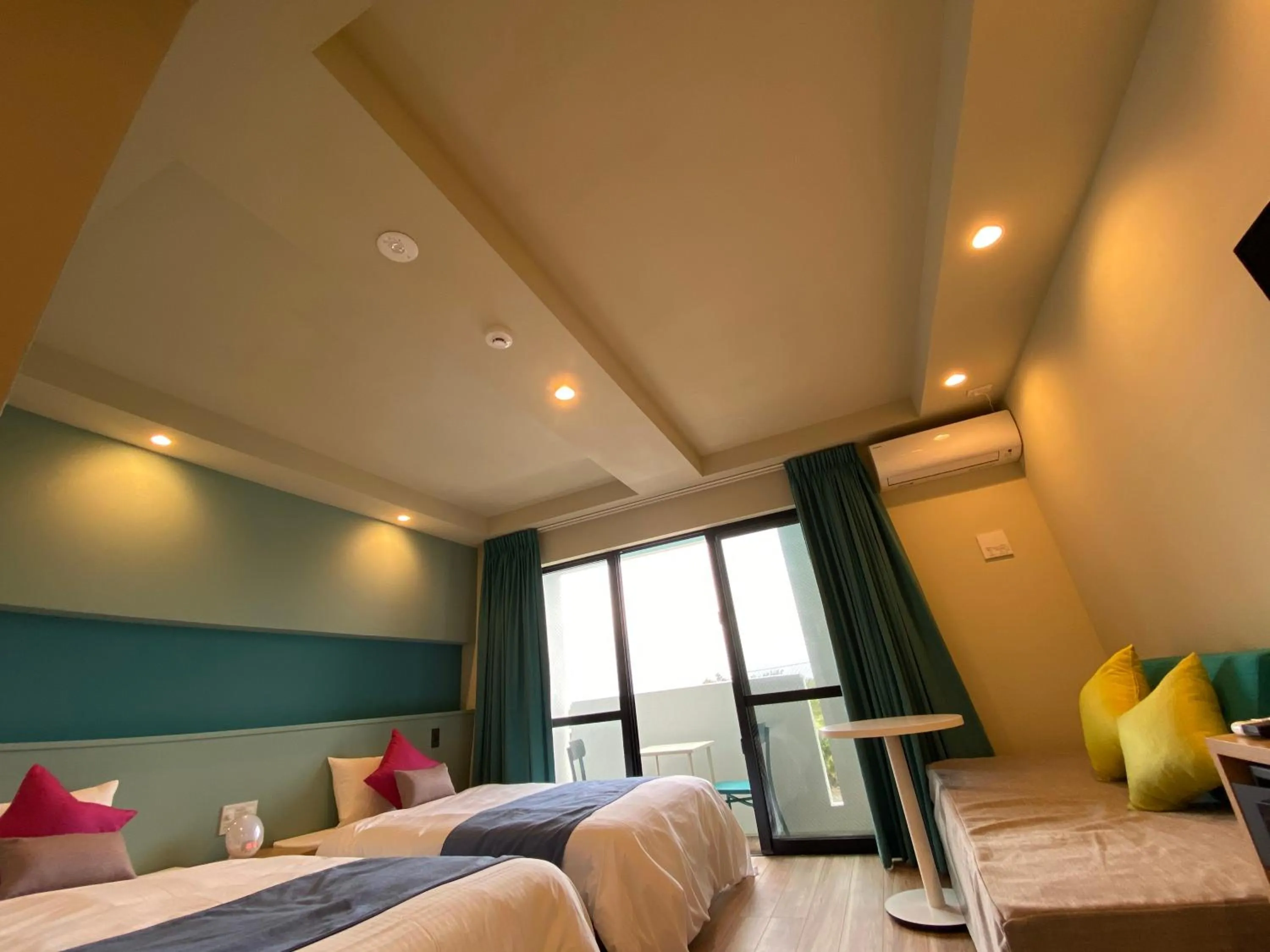 Photo of the whole room, Bed in Blue Cove Terrace