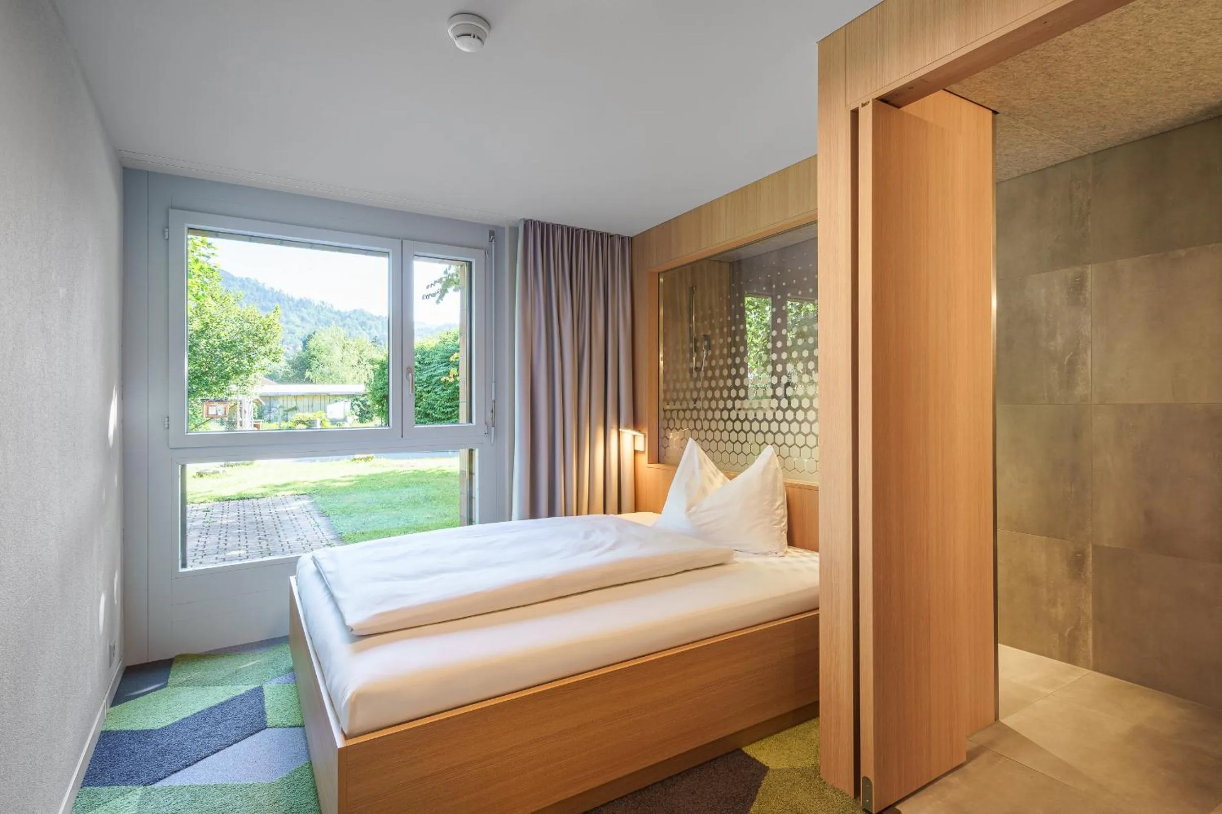 Shower, Bed in The Lab Hotel & Apartments