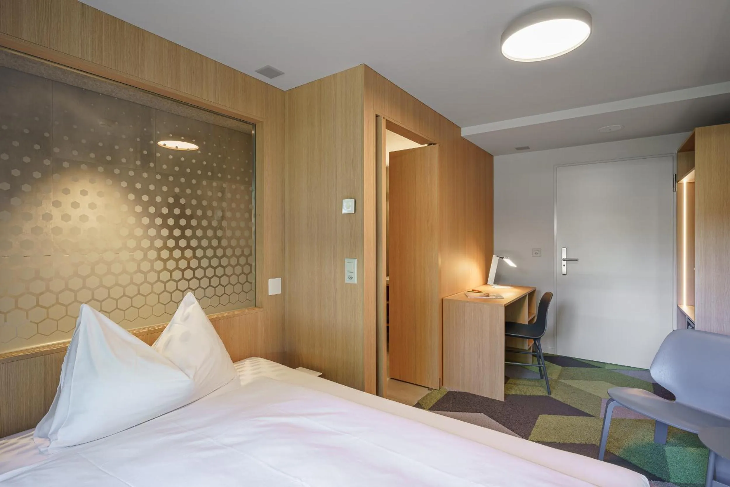 Shower, Bed in The Lab Hotel & Apartments