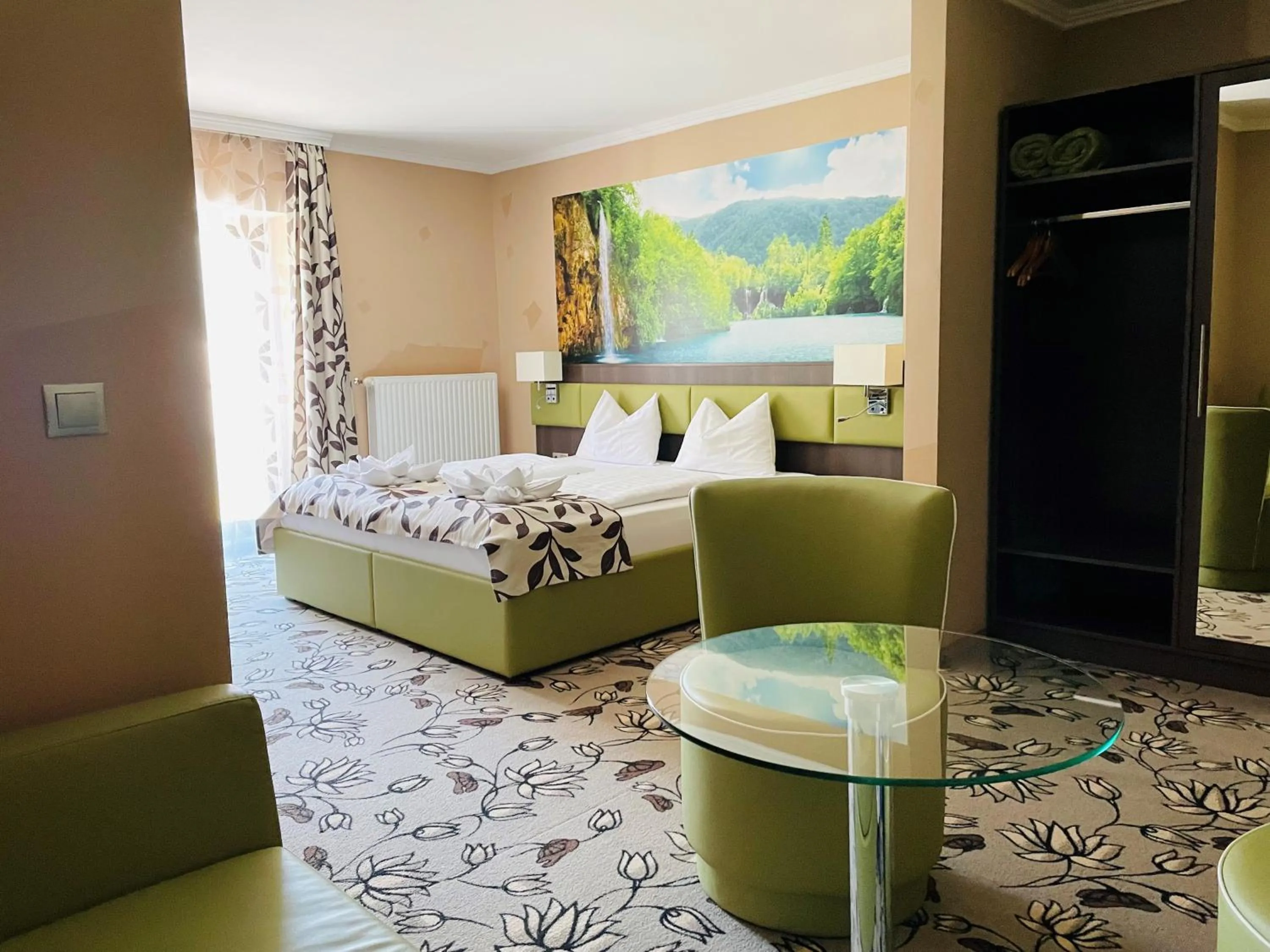 Living room, Bed in Hotel Pruggererhof