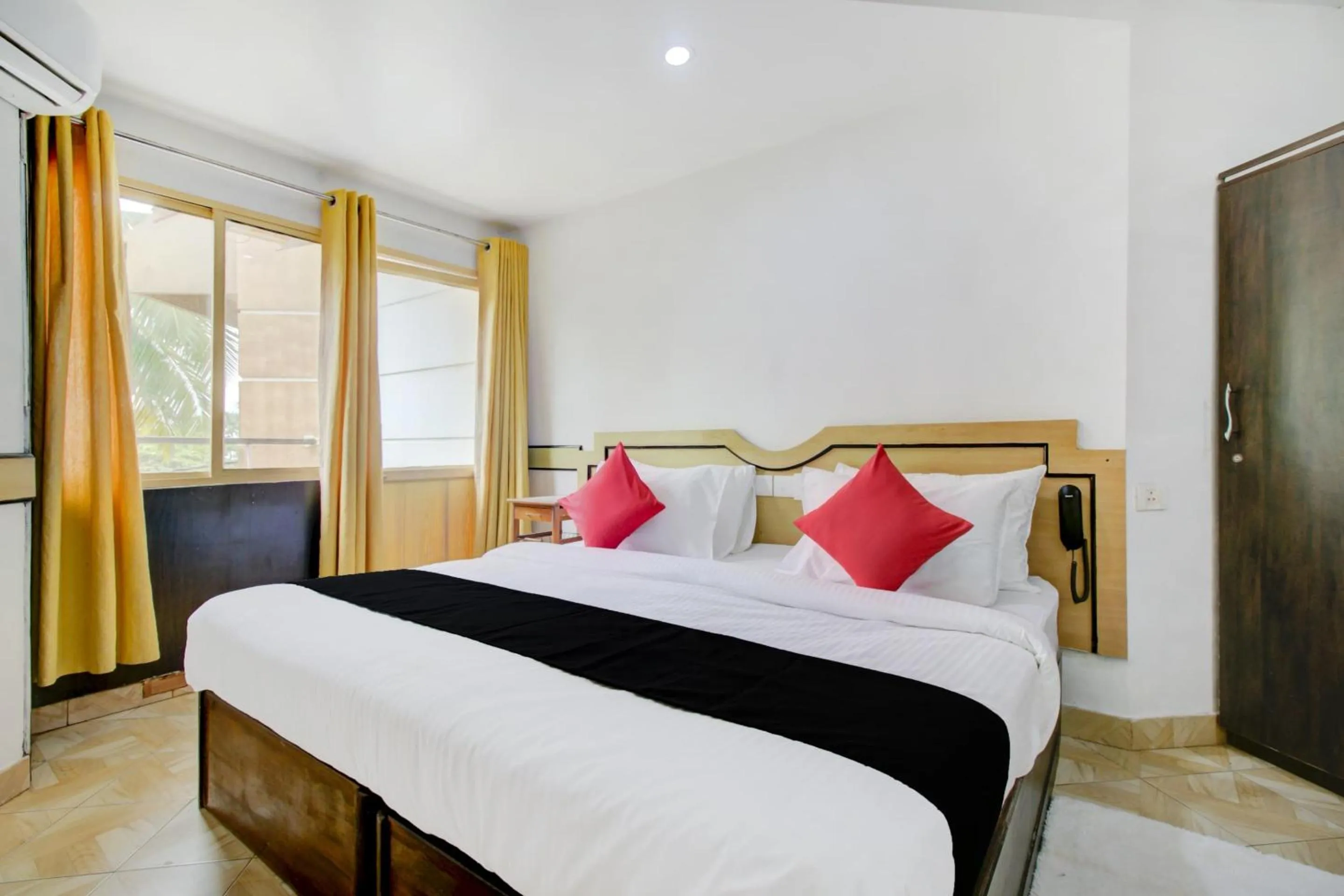 Bedroom, Bed in Hotel O Floatel International Beach Resort