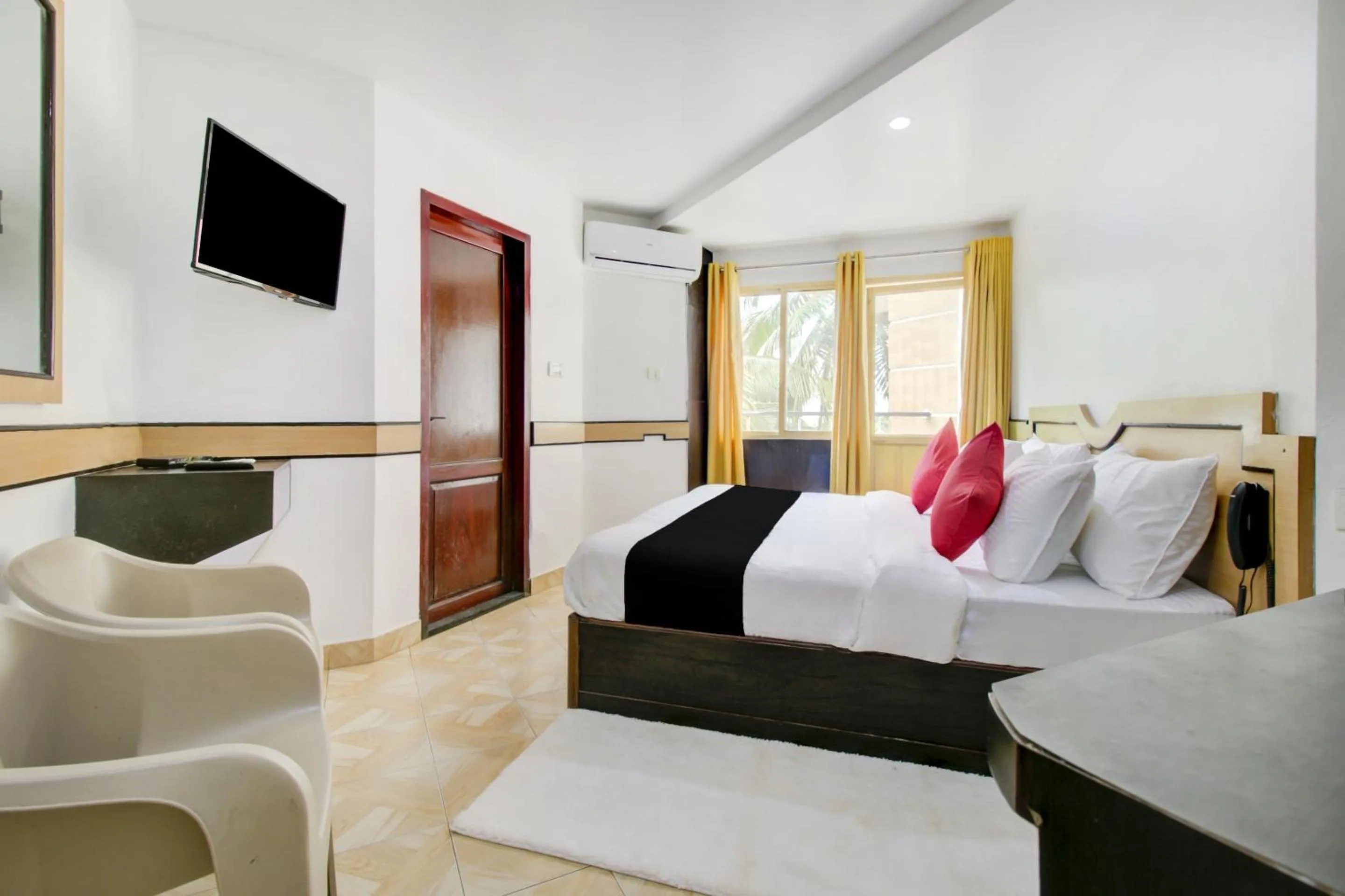 Bedroom in Hotel O Floatel International Beach Resort