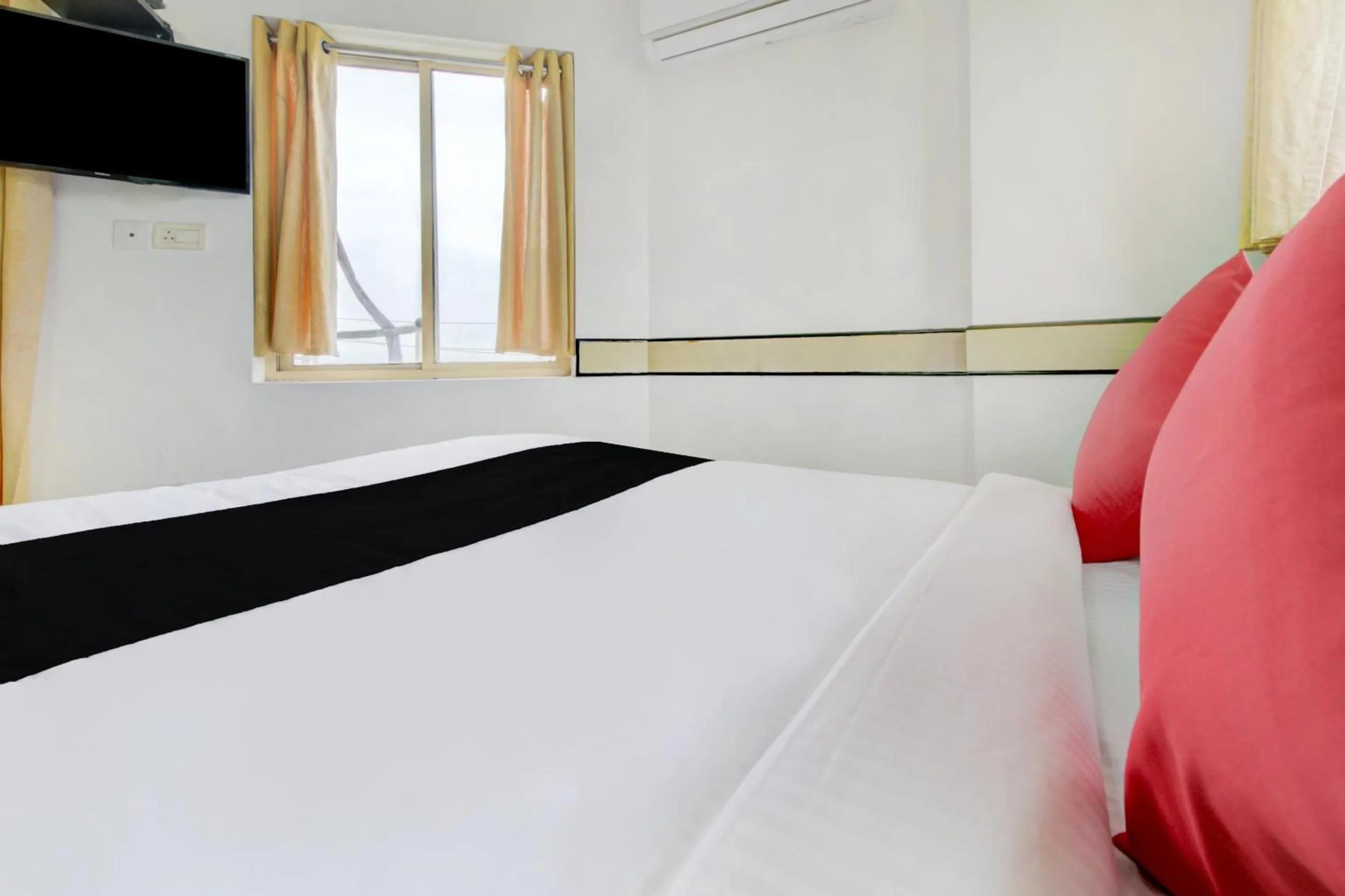 Bathroom, Bed in Hotel O Floatel International Beach Resort