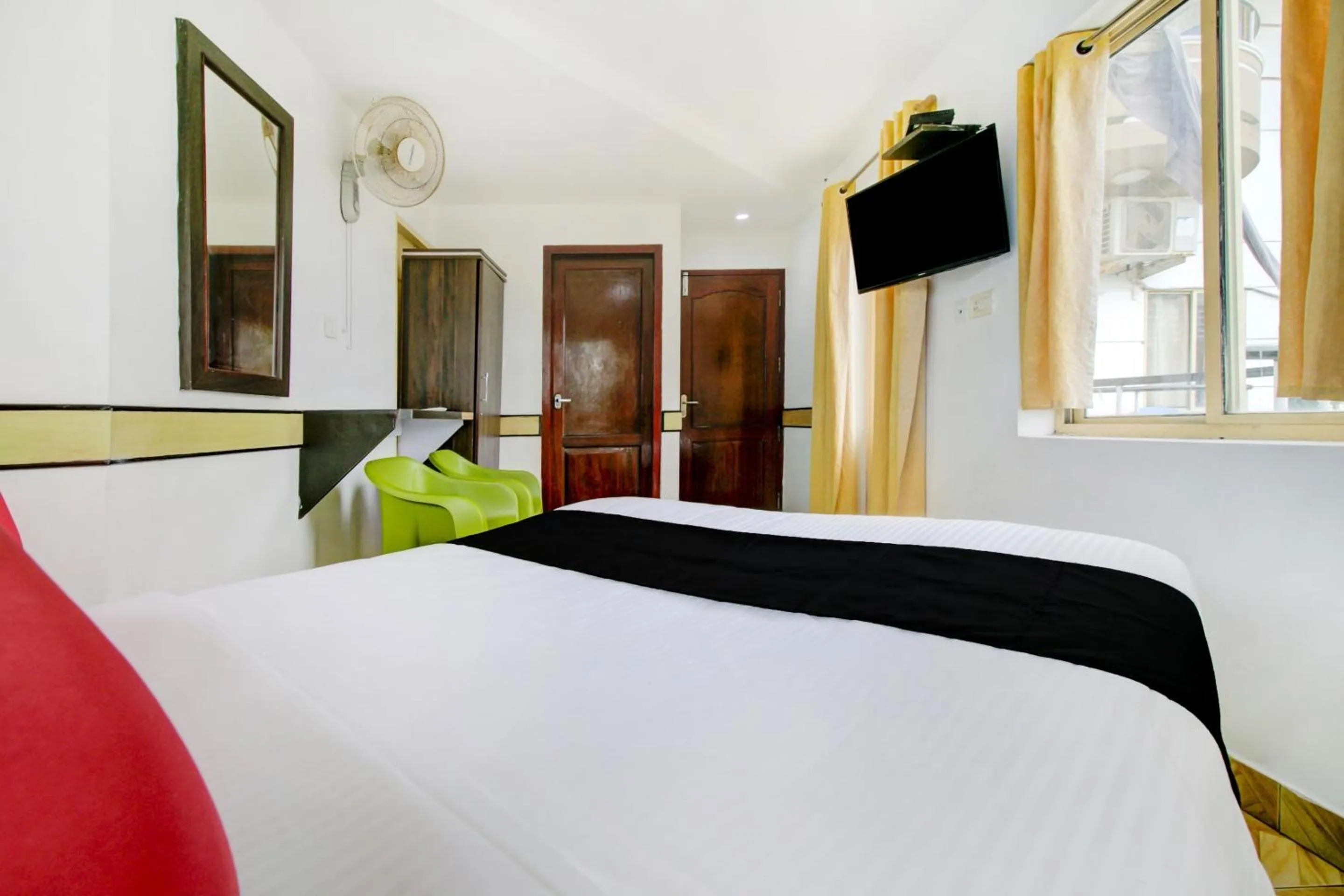 Bedroom, Bed in Hotel O Floatel International Beach Resort