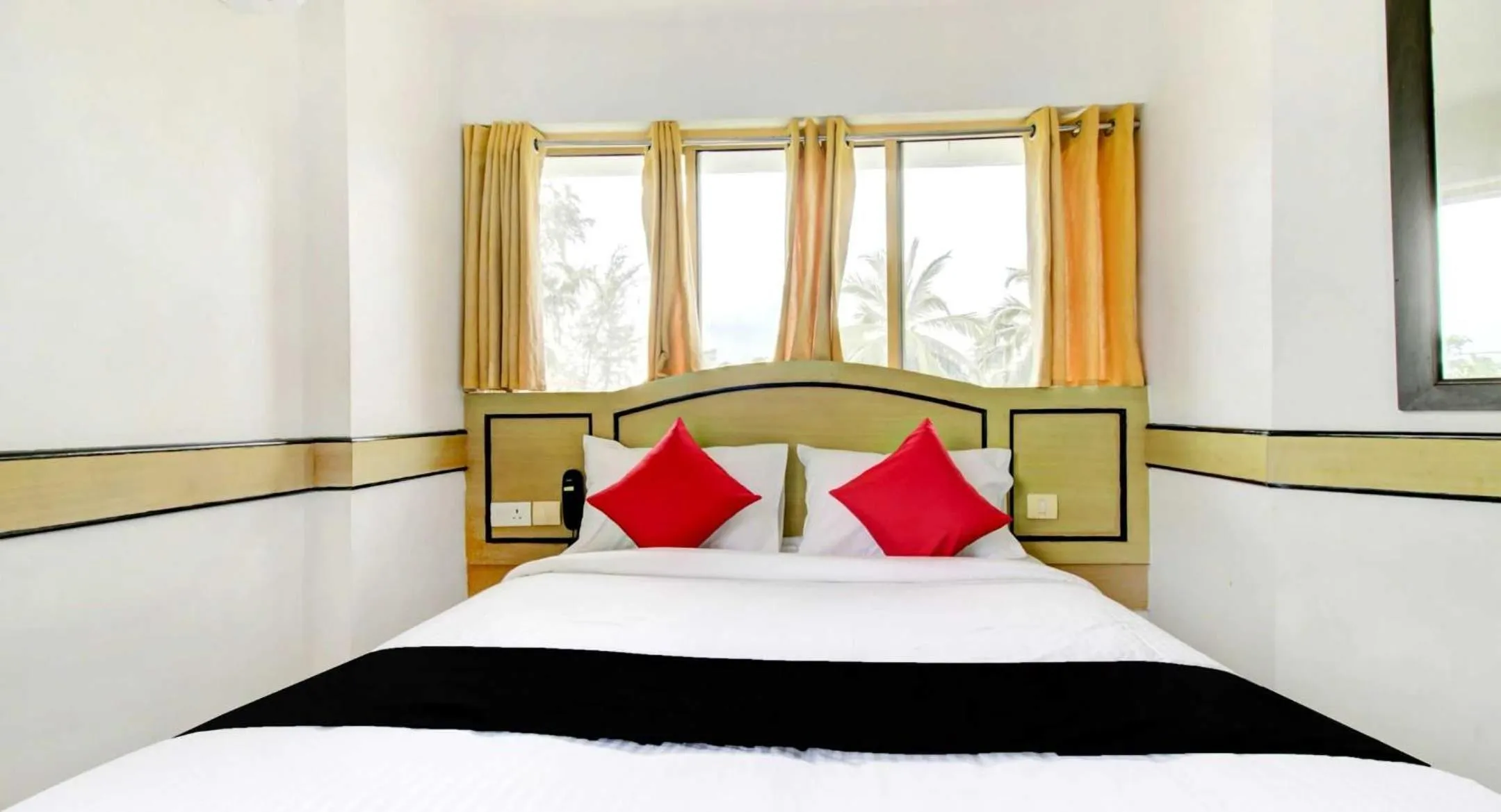 Bedroom, Bed in Hotel O Floatel International Beach Resort
