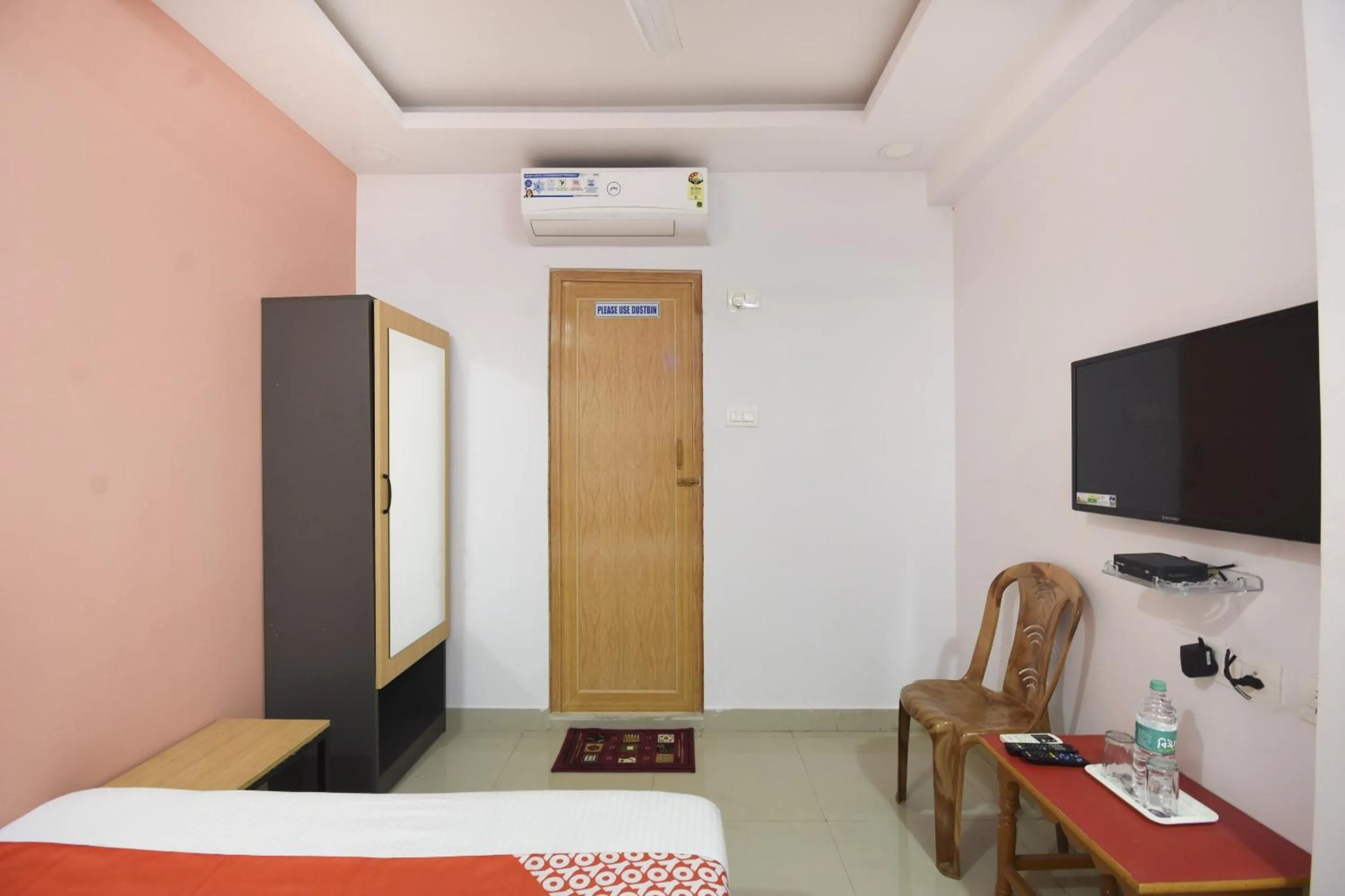 Bathroom, Bed in Super Hotel O Airport Comfort Stay