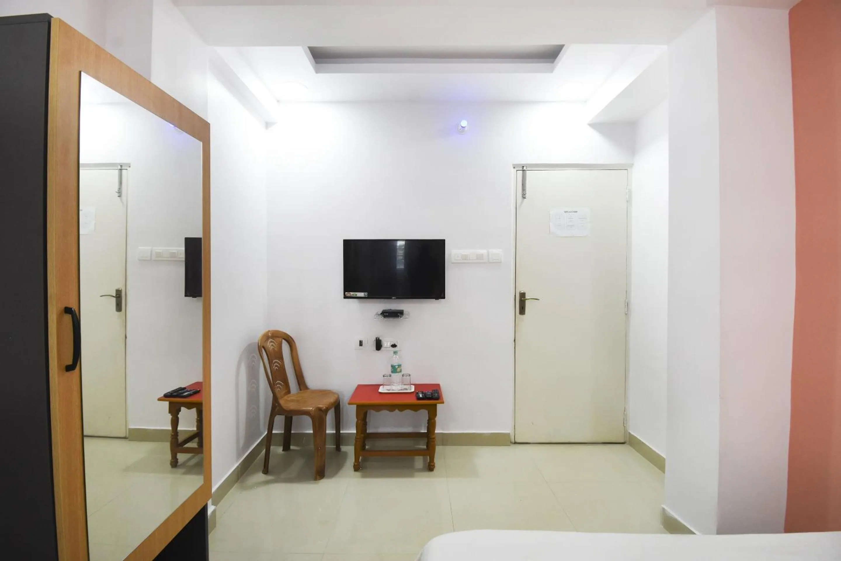 Bedroom, Bed in Super Hotel O Airport Comfort Stay