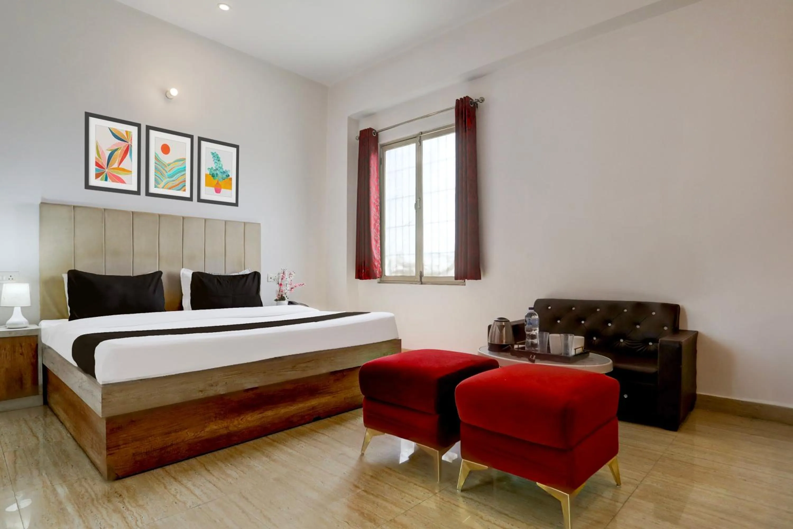 Bedroom, Bed in Super Townhouse Hyderabad Gate IIT BHU Formerly RK Heights