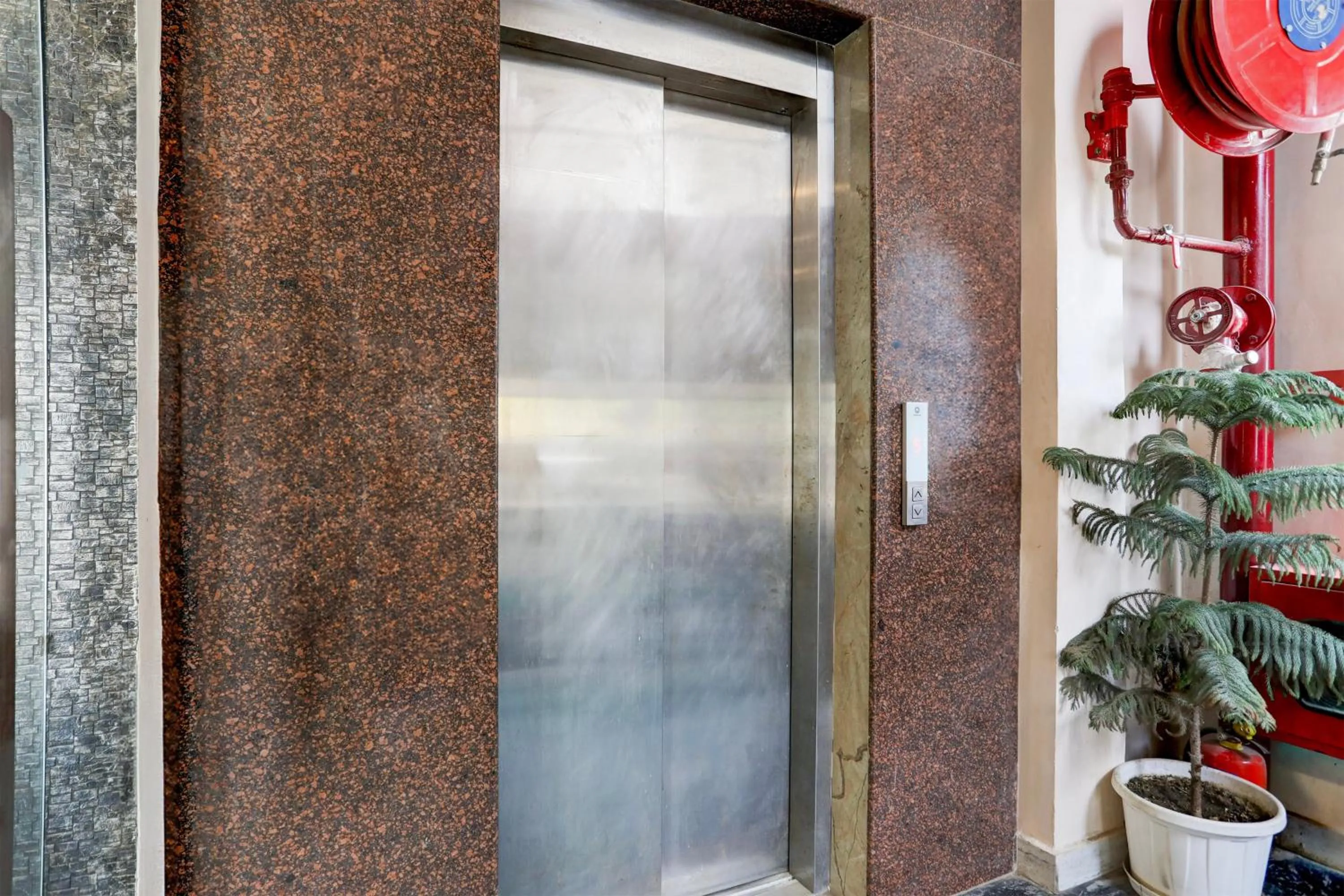 Lobby or reception in Super Townhouse Hyderabad Gate IIT BHU Formerly RK Heights