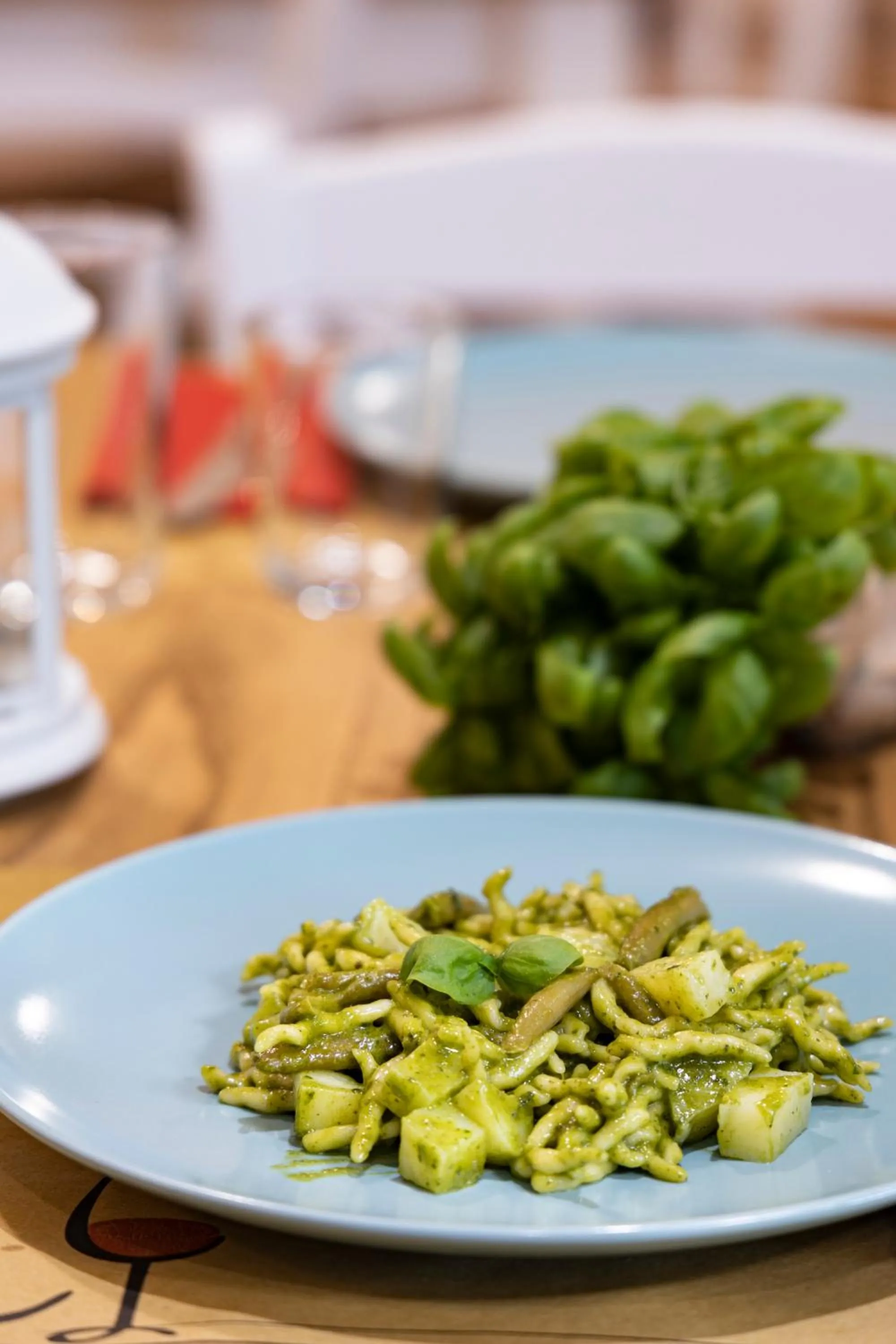 Restaurant/places to eat in Looky Hotel