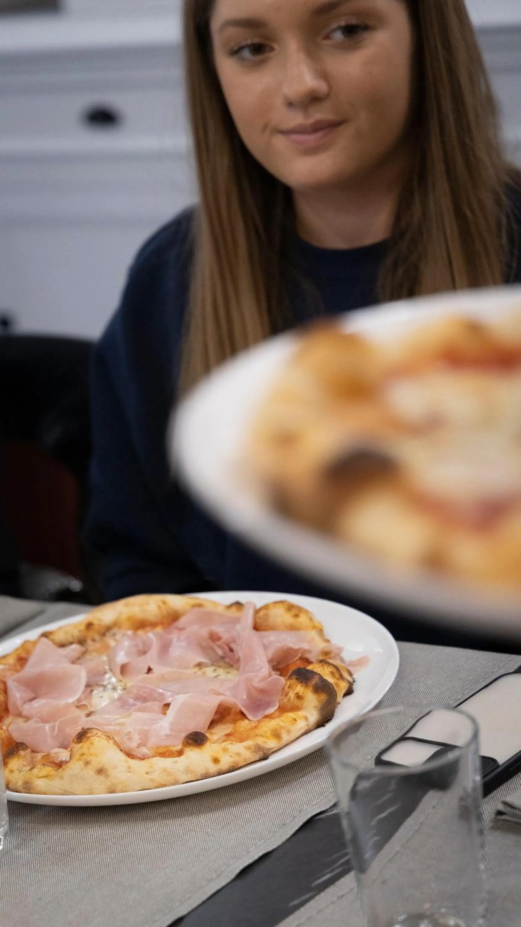 Restaurant/places to eat in Looky Hotel