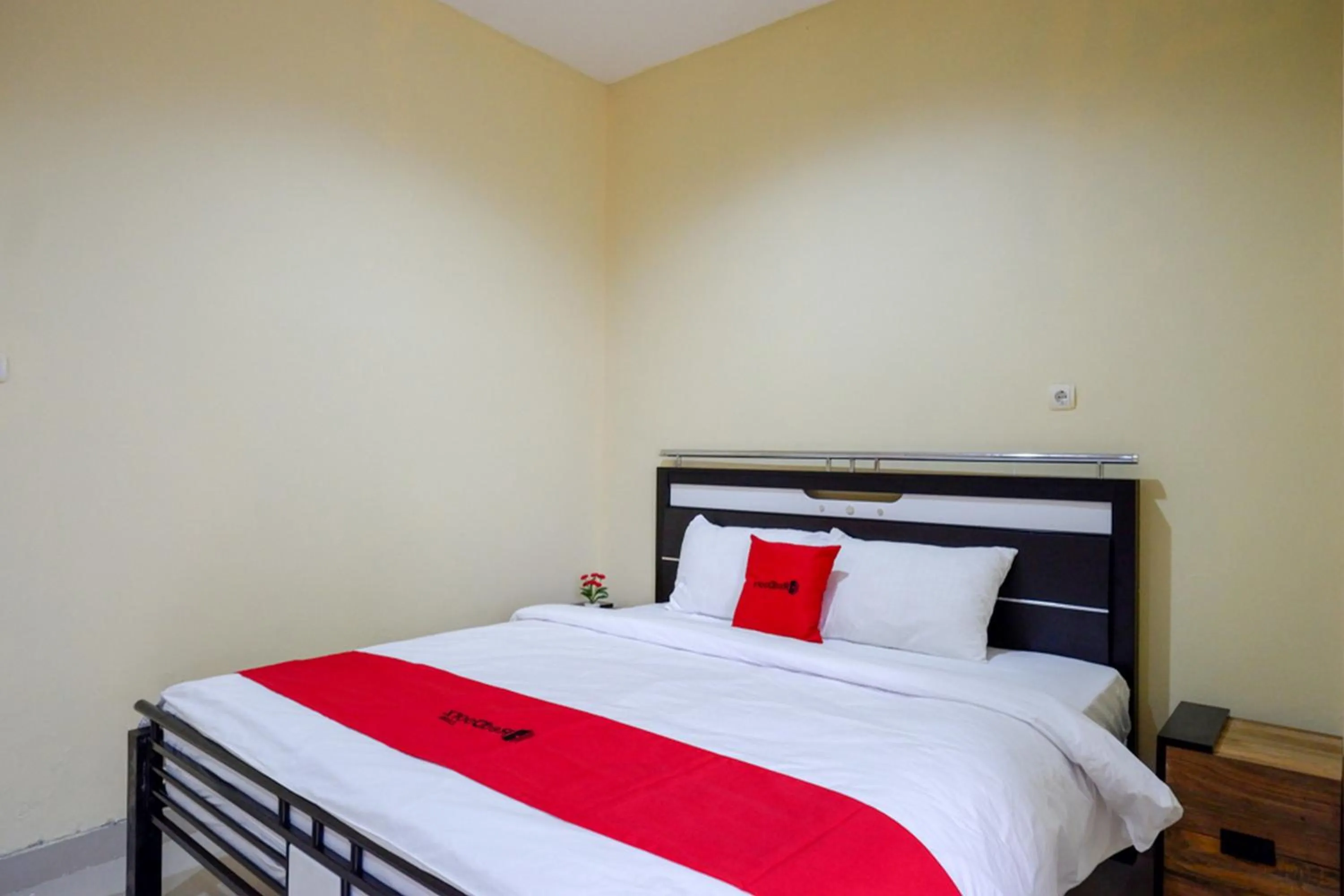 Bed in RedDoorz @ Jalan Bali Cilacap