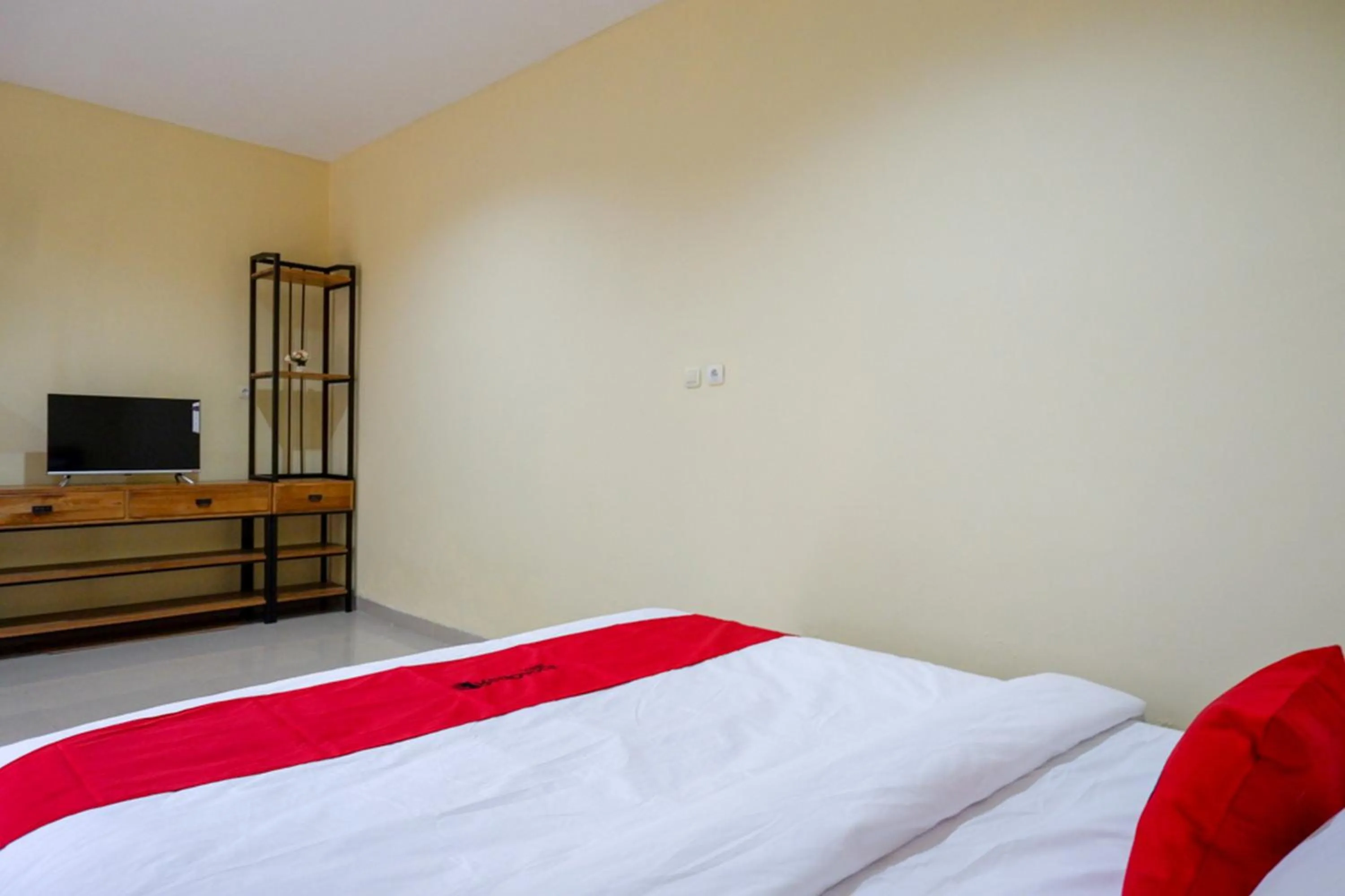Bed in RedDoorz @ Jalan Bali Cilacap
