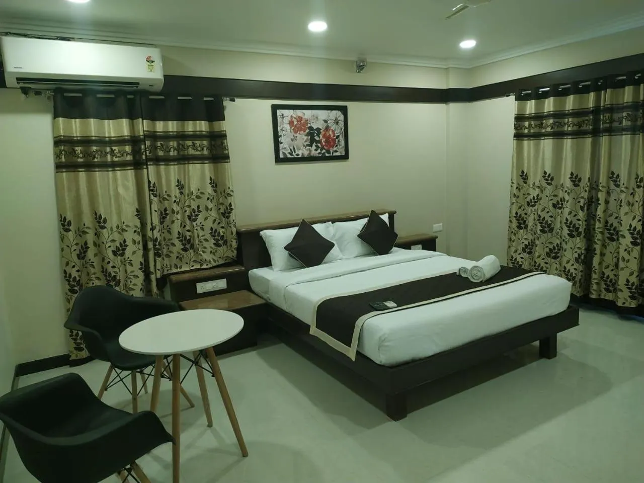 Bed in Hotel Rose Mansion Manyata Tech Park