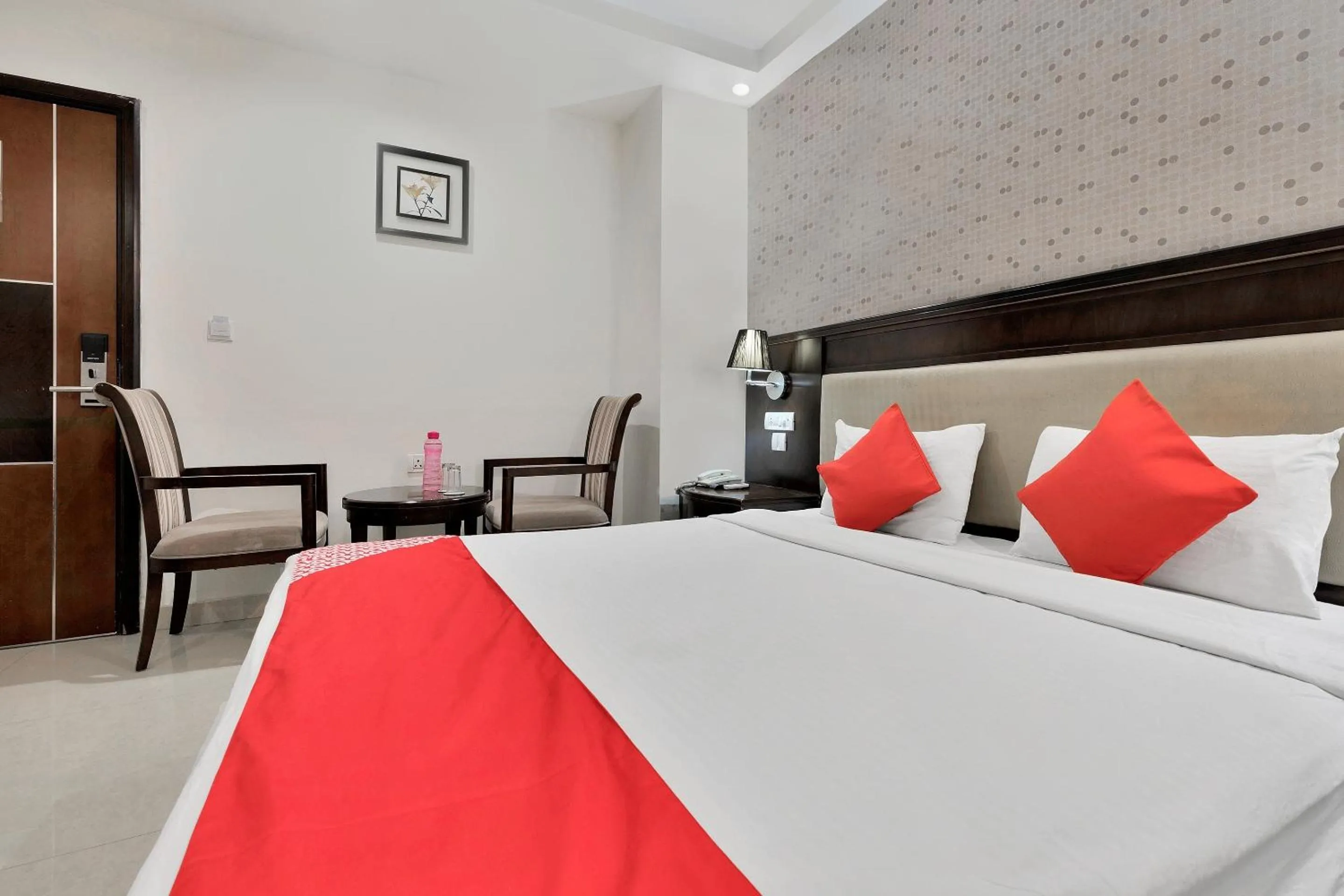 Bedroom, Bed in Super Capital O Rudra Grand Near Kondapur x Road