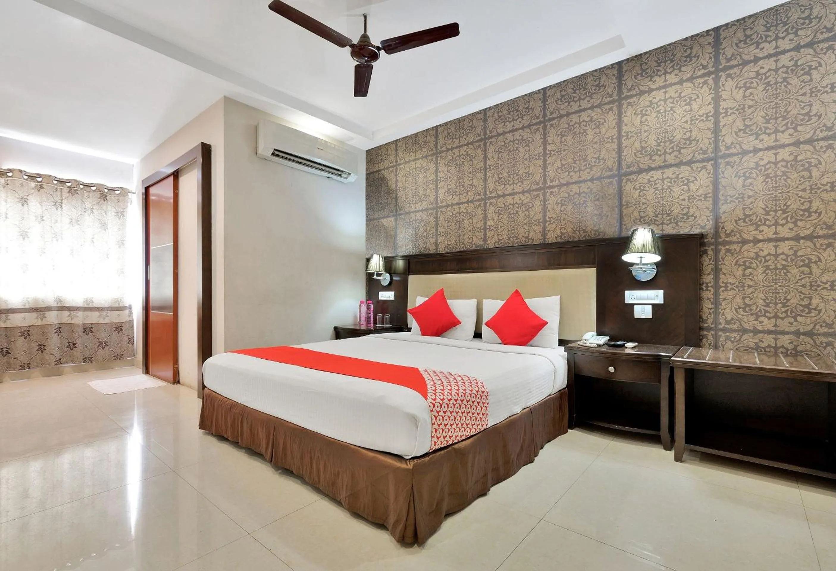Bedroom, Bed in Super Capital O Rudra Grand Near Kondapur x Road