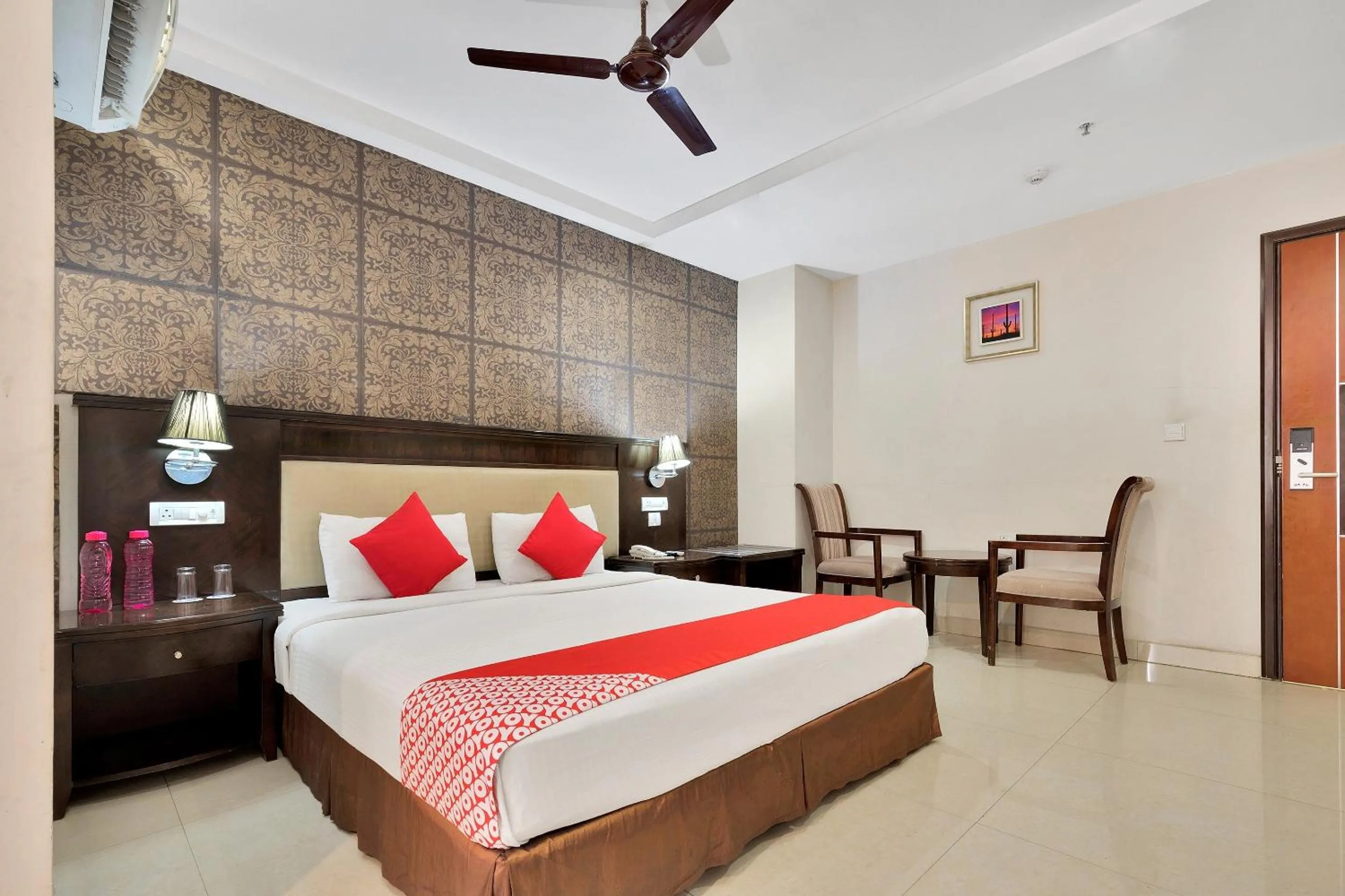 Bedroom, Bed in Super Capital O Rudra Grand Near Kondapur x Road