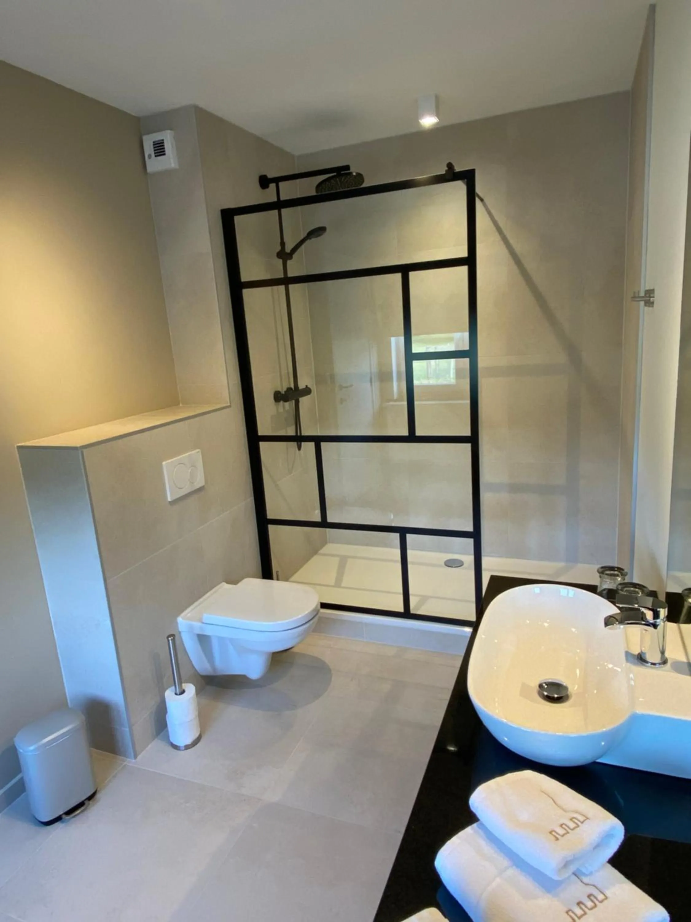 Shower in B&B Gellick