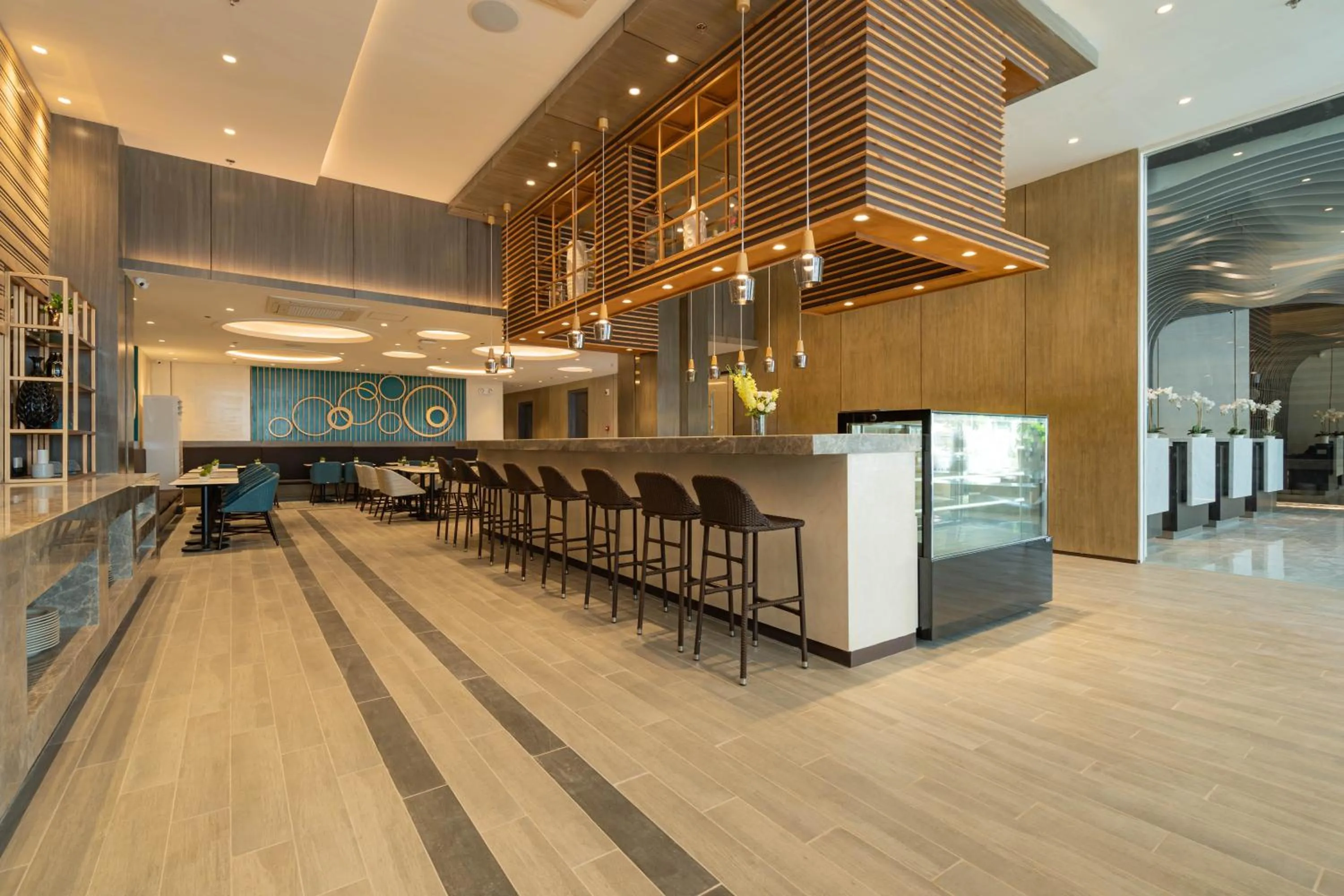 Restaurant/places to eat in Bayfront Hotel Cebu Capitol Site