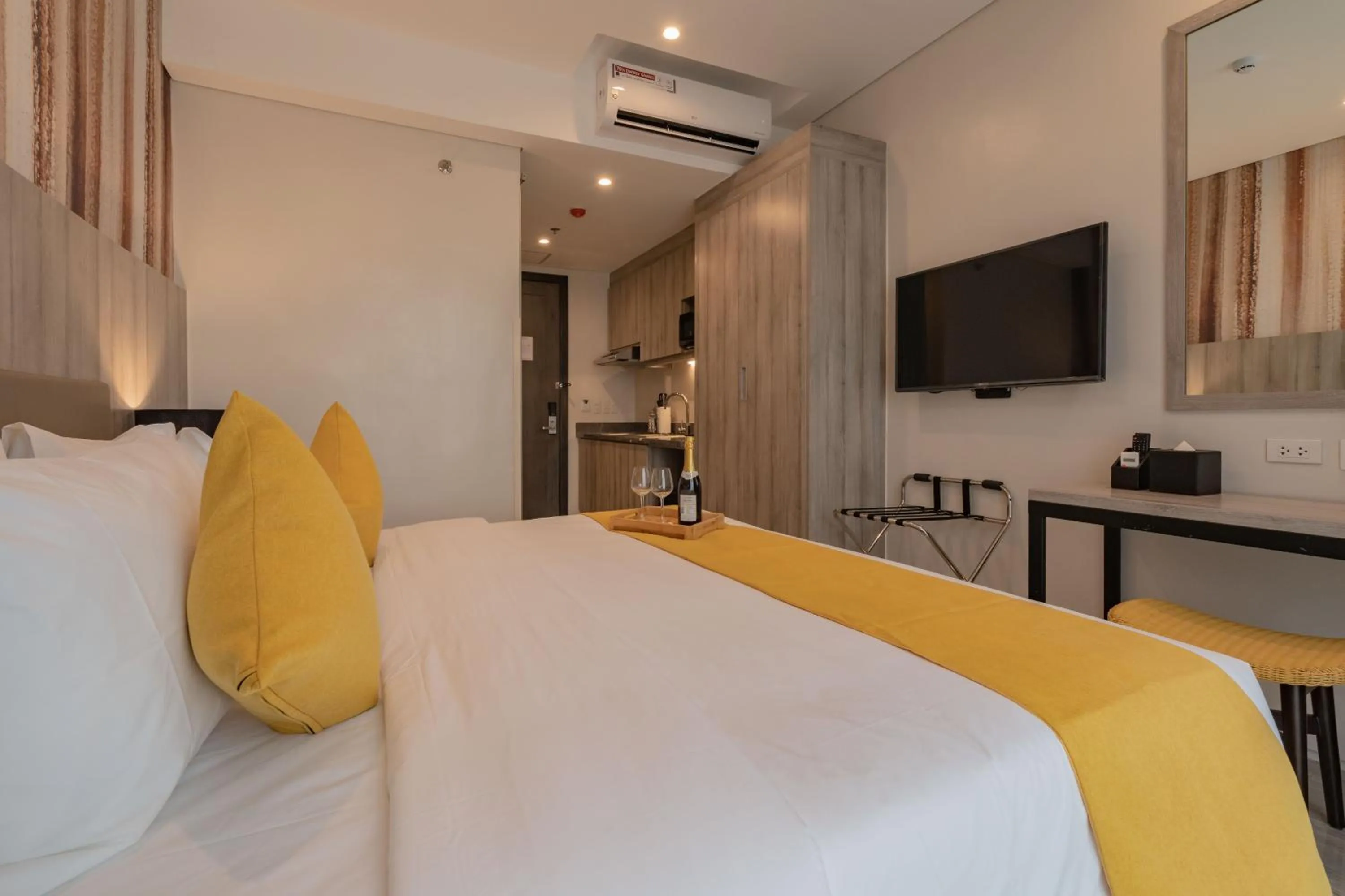 Bedroom, Bed in Bayfront Hotel Cebu Capitol Site