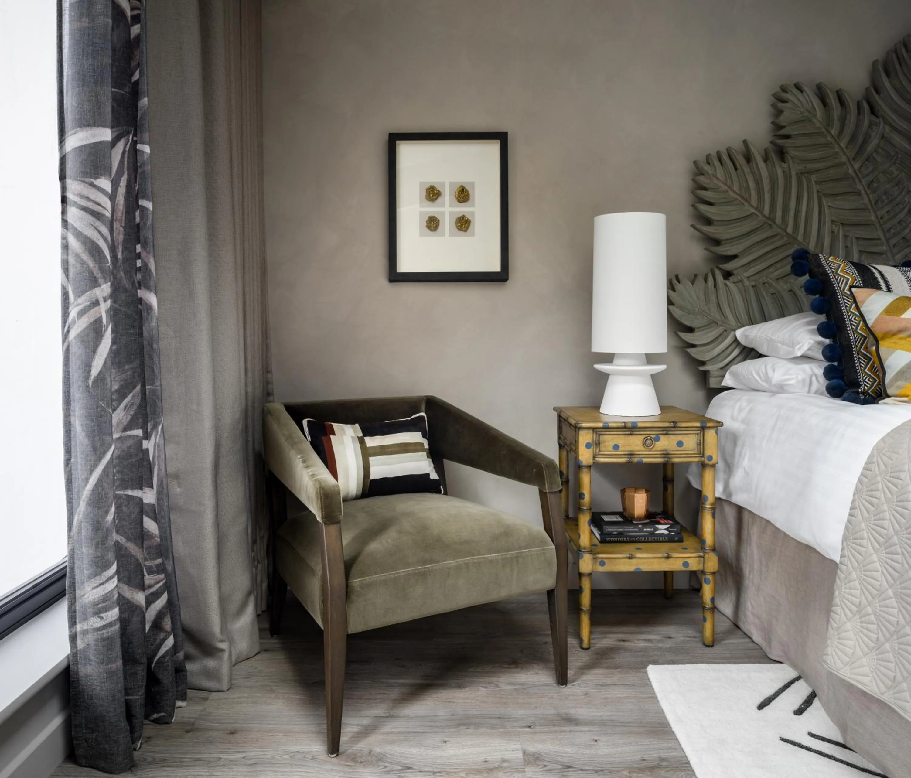 Seating area, Bed in The Tempus at Charlton Hall Estate