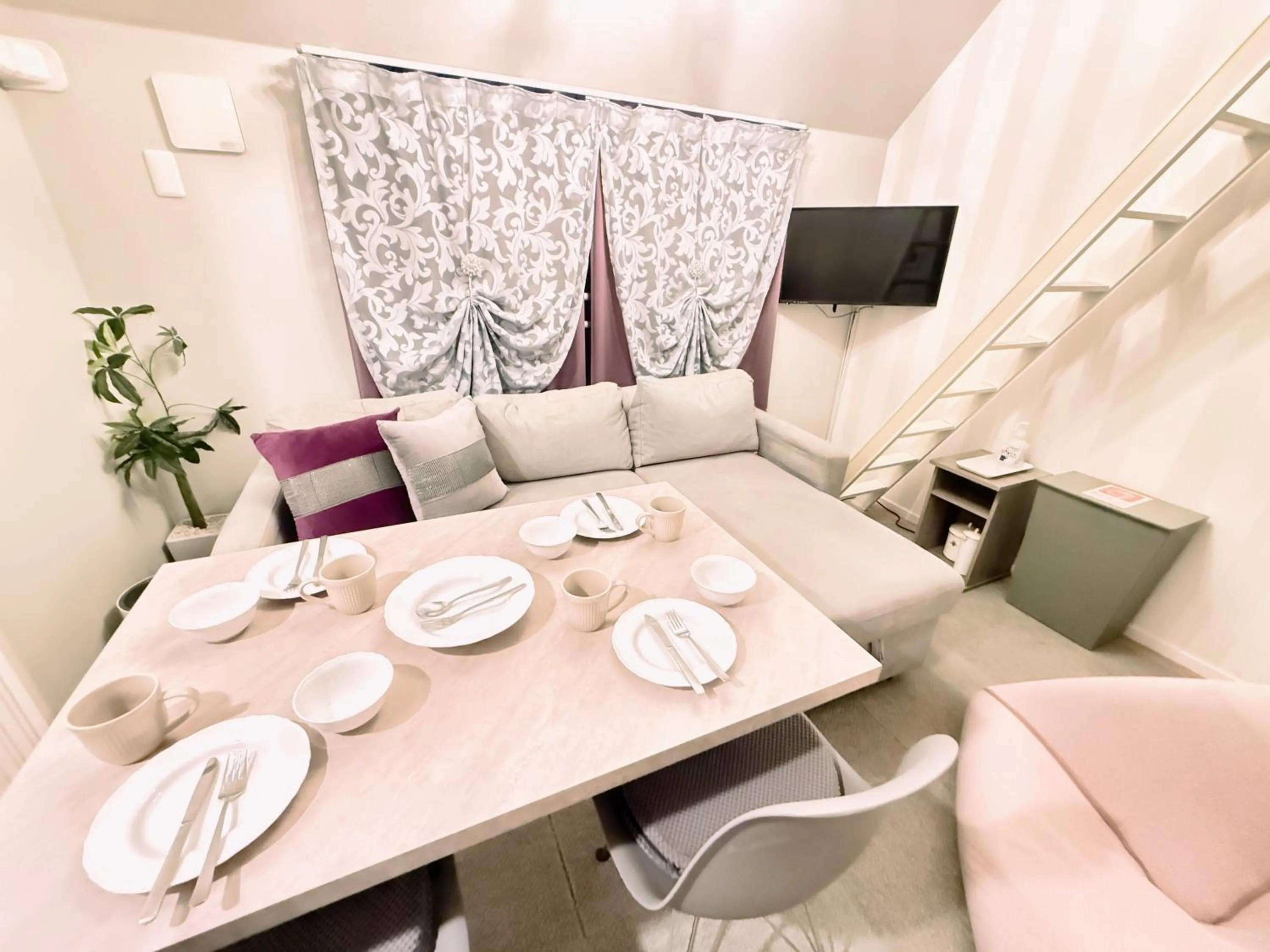 Dining area in Eternity APARTMENT HOTEL SHINAGAWA
